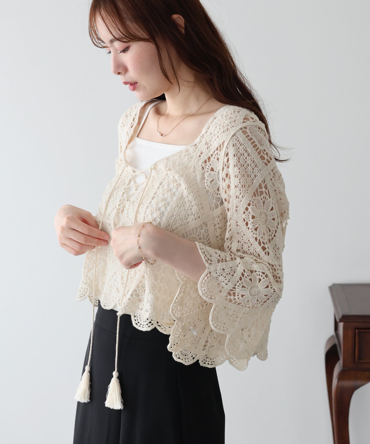 【早割5％OFF】タッセルリボンクロシェニットトップス