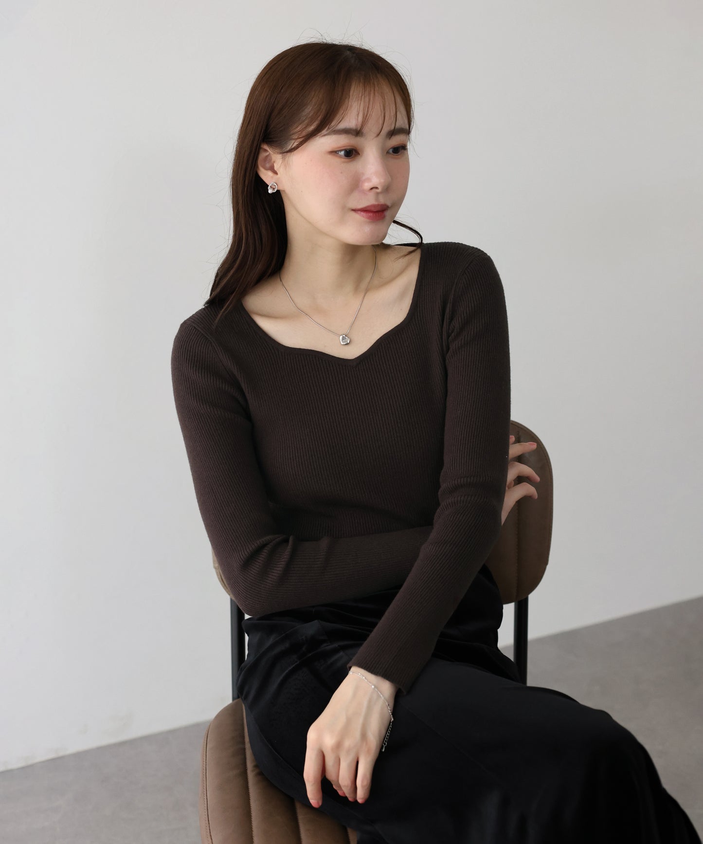 ハートネックリブニット