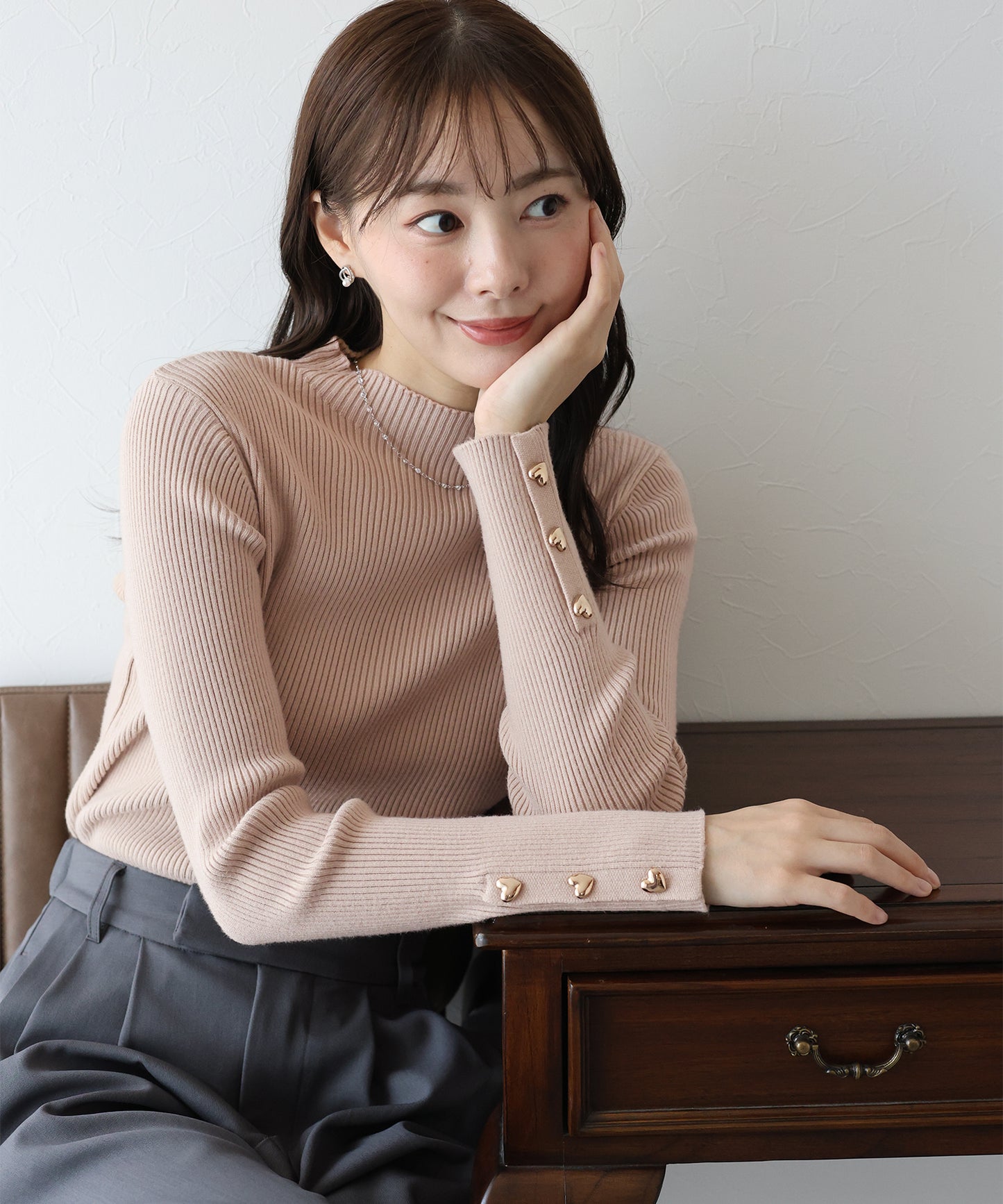 ハートボタンハイネックニット