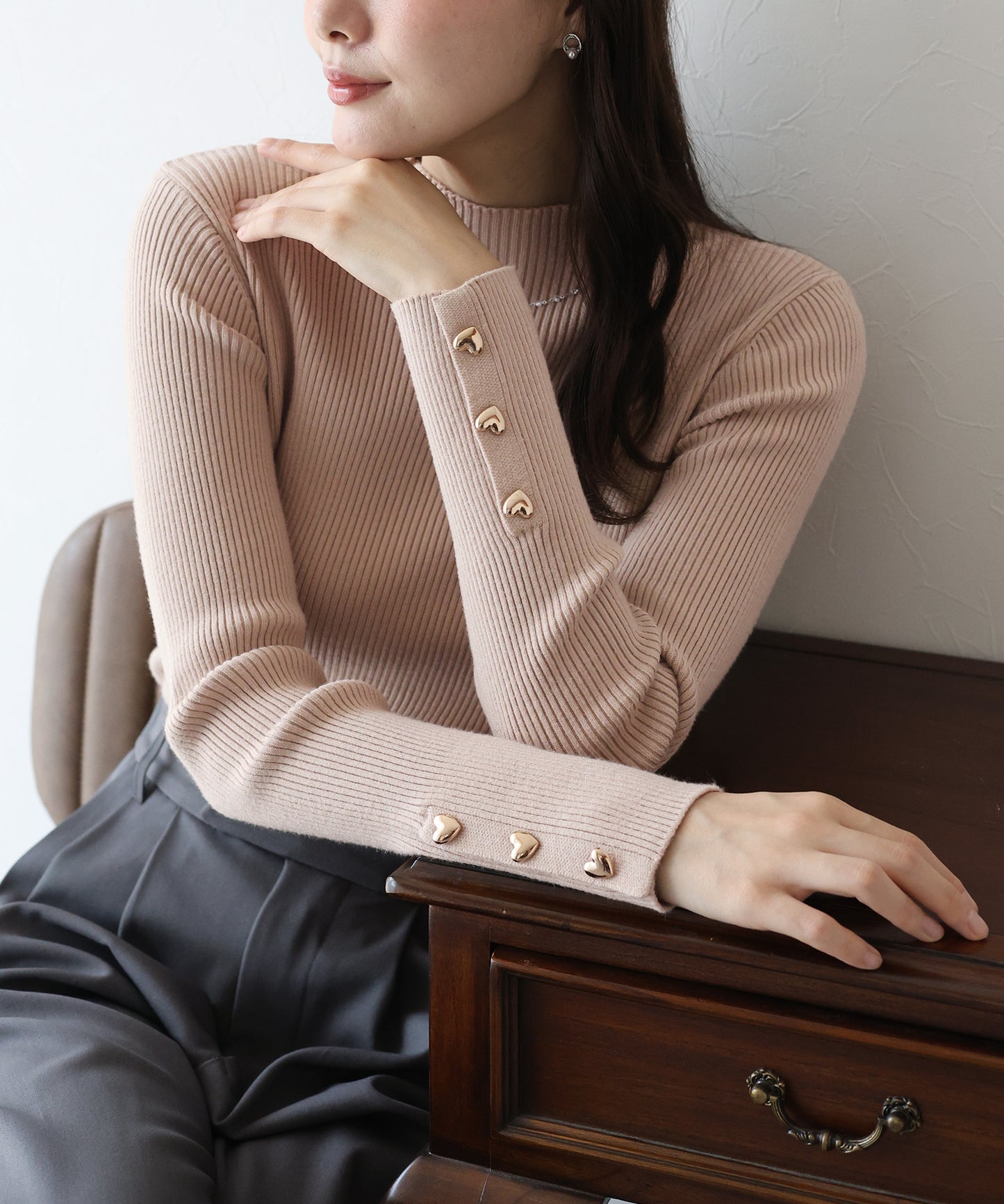 ハートボタンハイネックニット