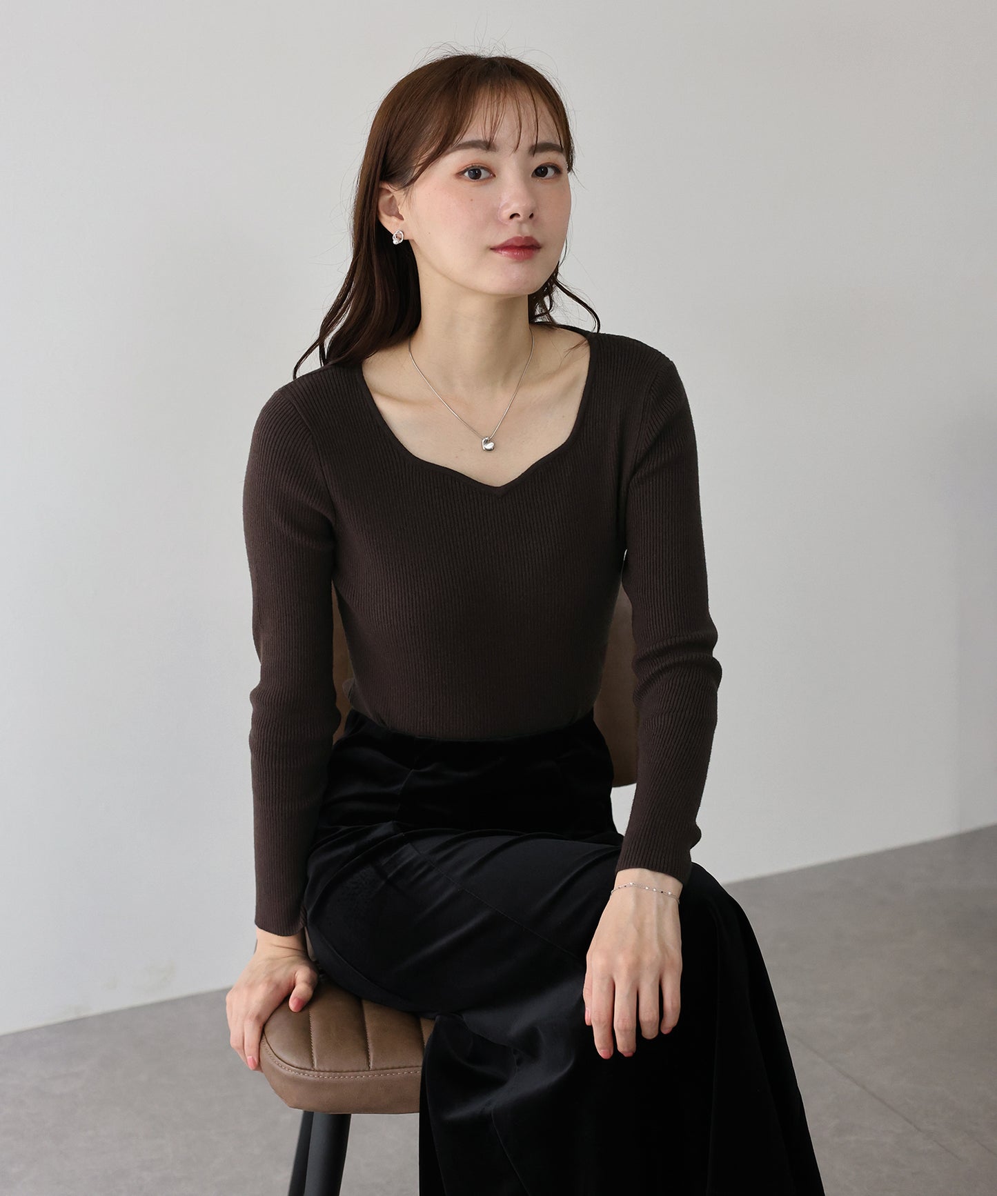 ハートネックリブニット