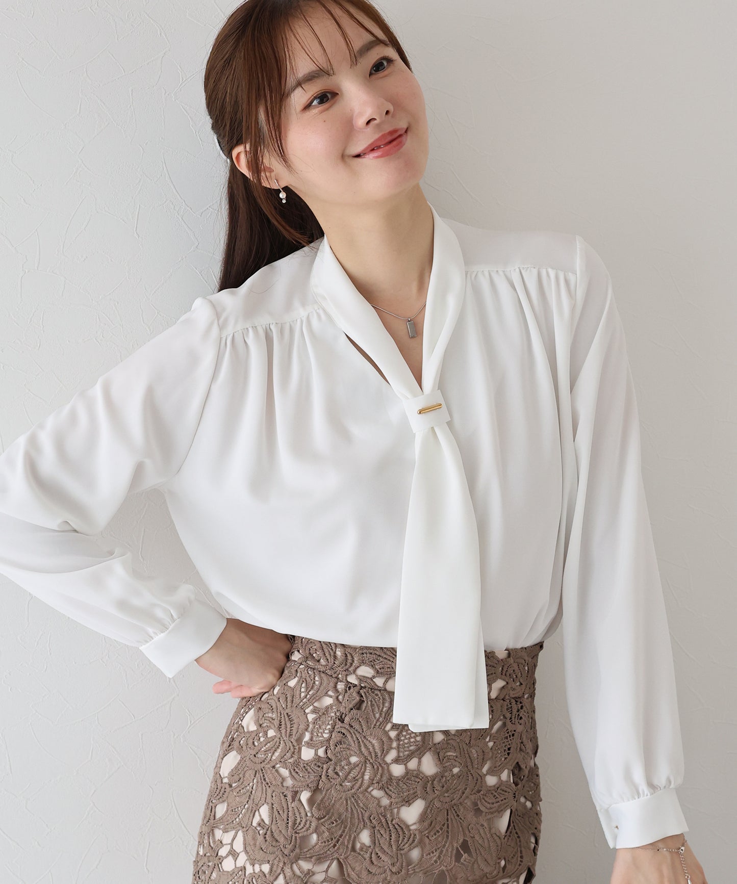 【早割5％OFF】メタルバー付きボウタイブラウス【ネコポス】