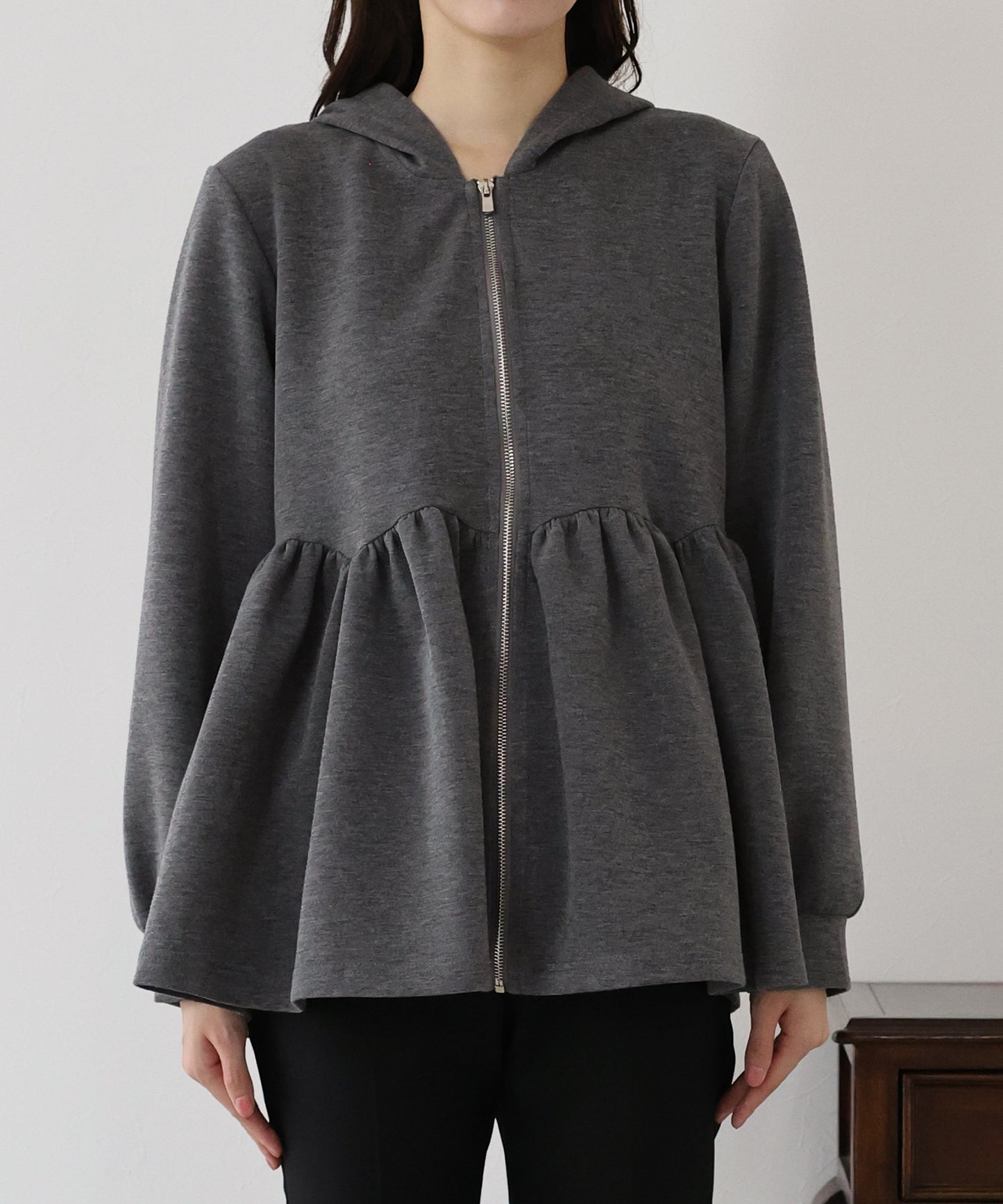 【早割5％OFF】ペプラムパーカー