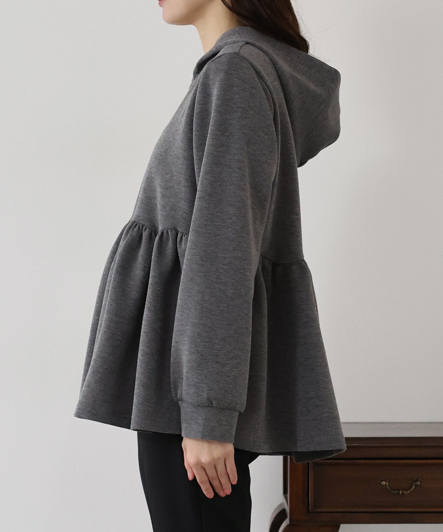 【早割5％OFF】ペプラムパーカー