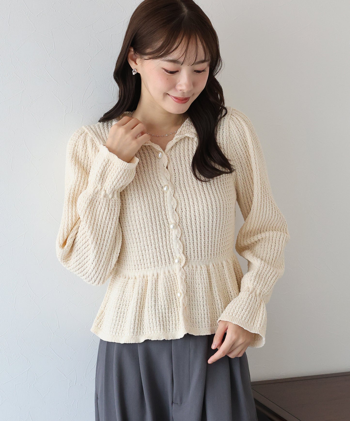 【早割5％OFF】パールボタンペプラムニット