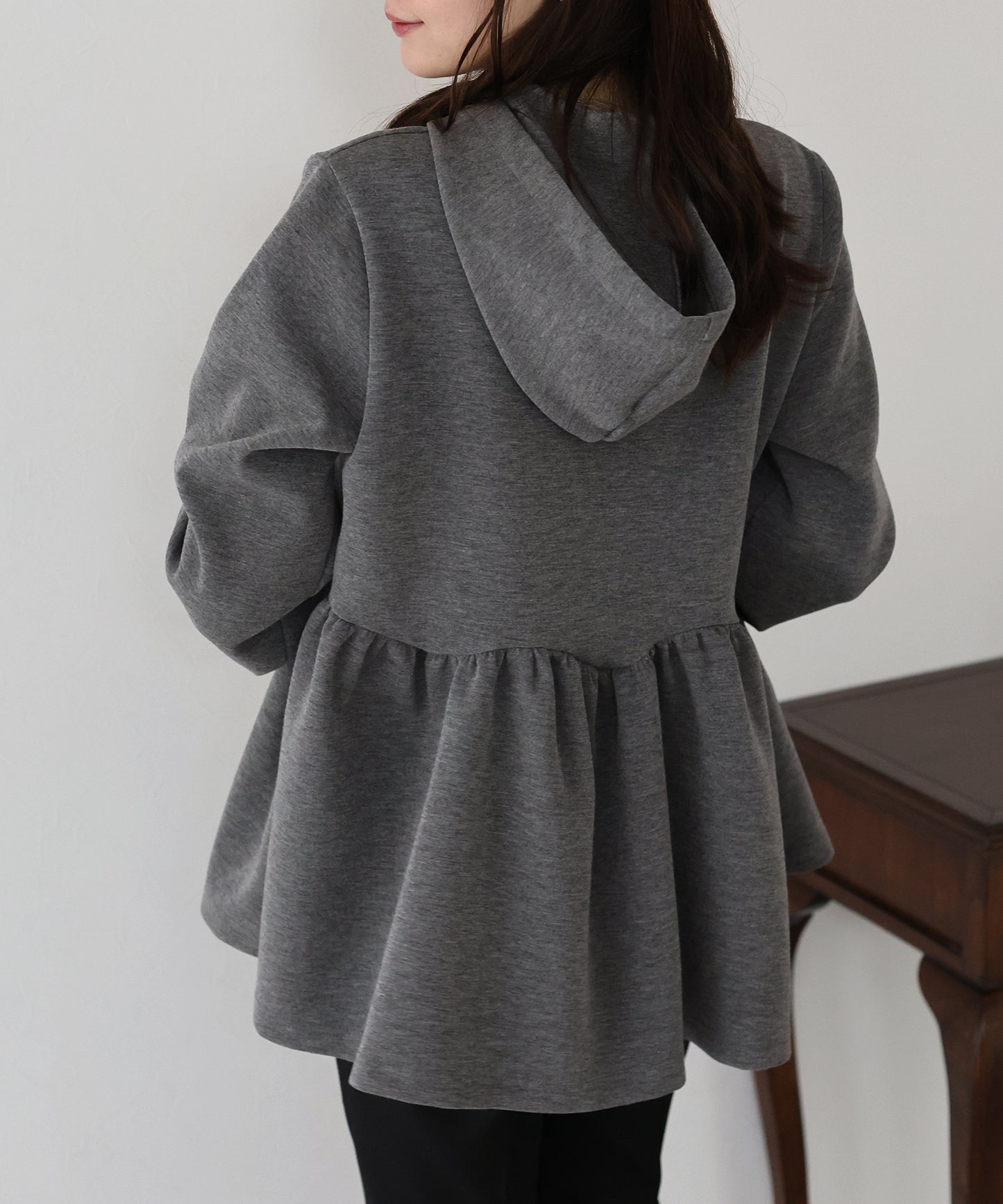 【早割5％OFF】ペプラムパーカー