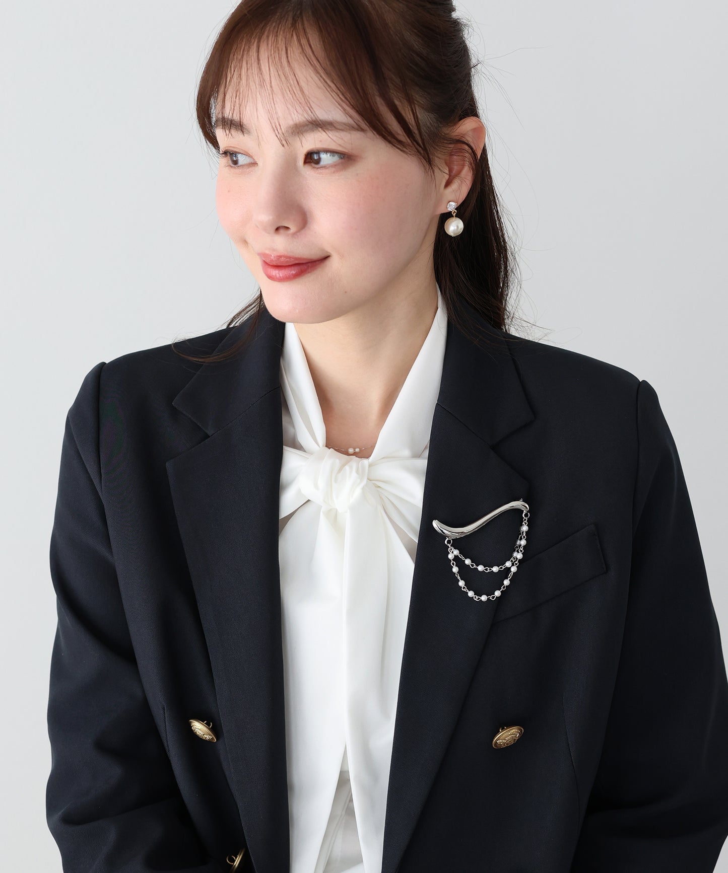 【早割5％OFF】パールドレープブローチ