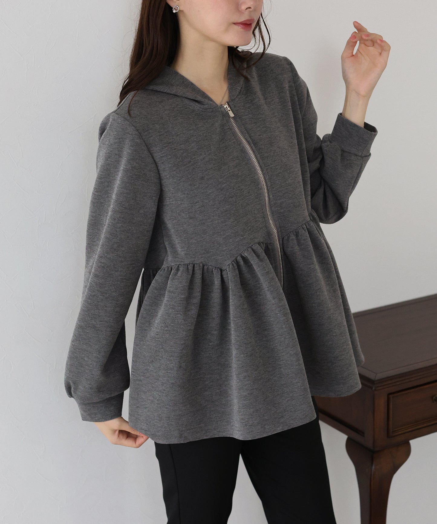 【早割5％OFF】ペプラムパーカー