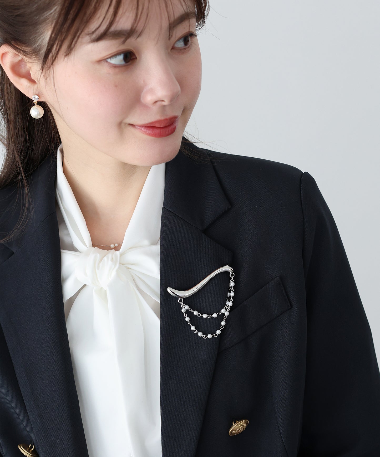 【早割5％OFF】パールドレープブローチ