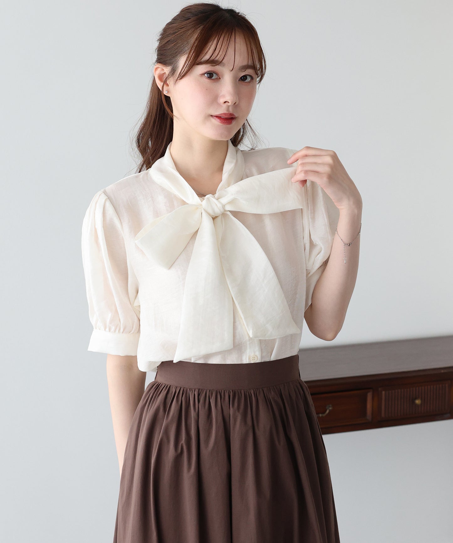 【早割5％OFF】リボンシアーサテンブラウス【メール便】