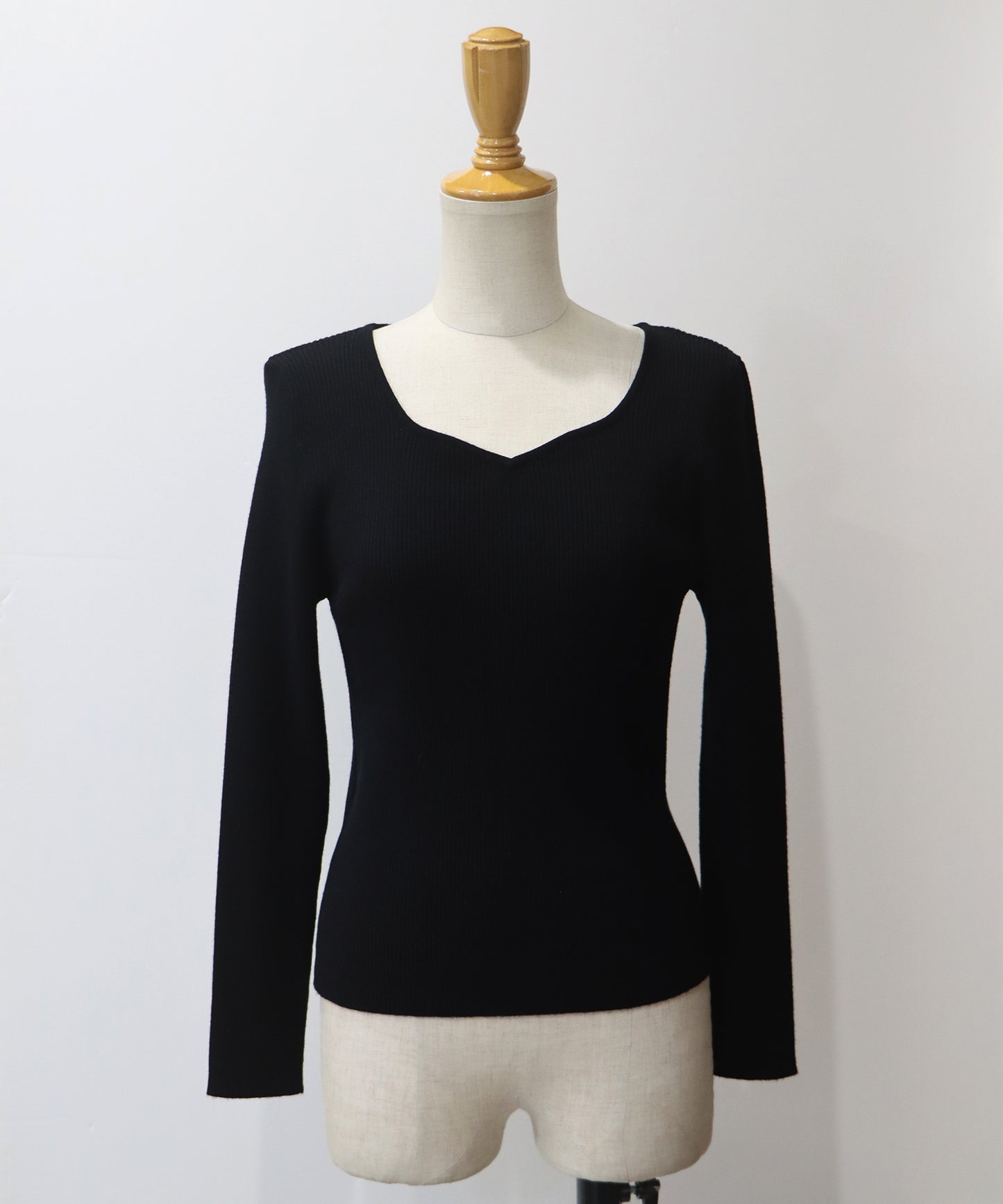 ハートネックリブニット