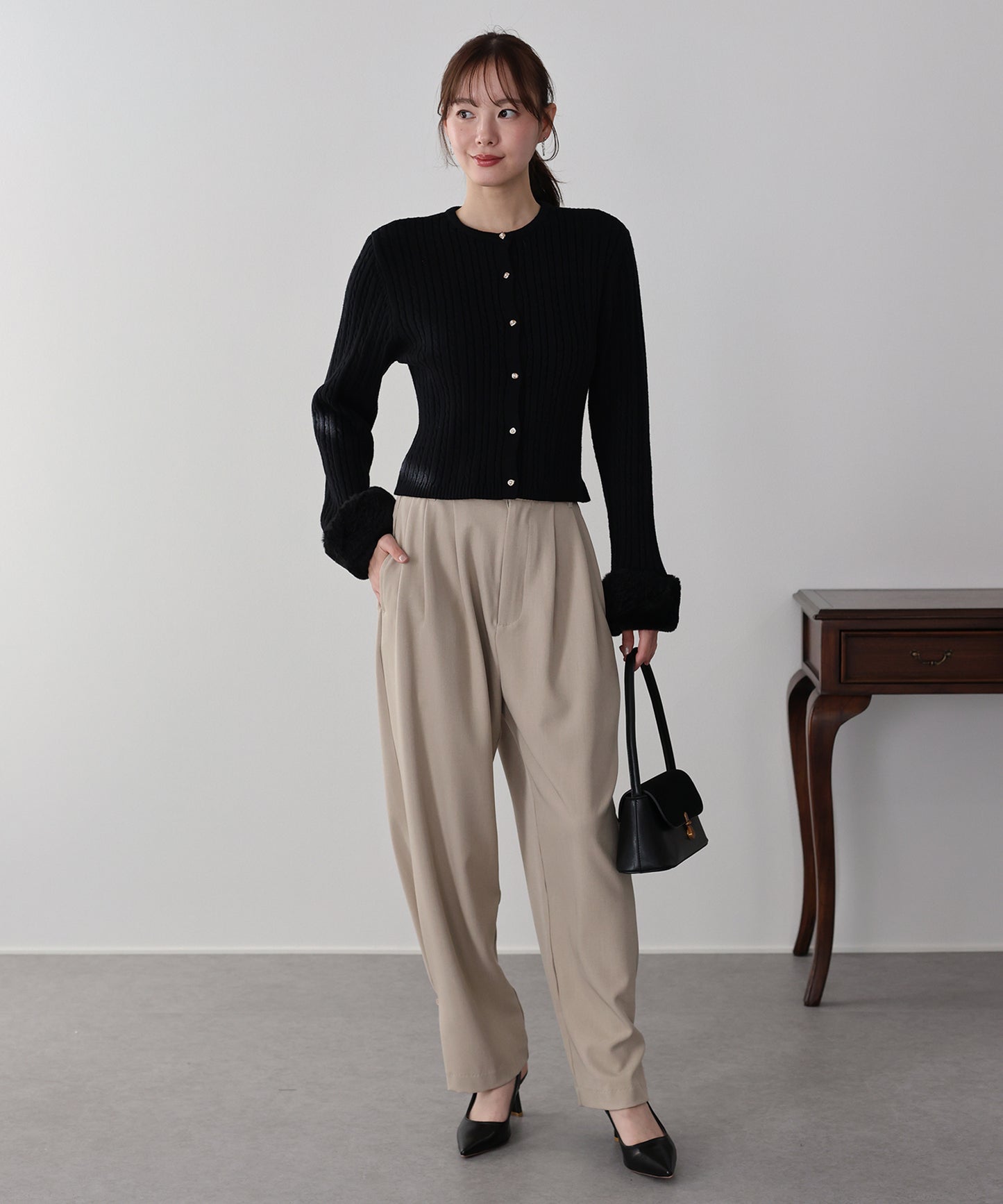 【早割5％OFF】袖ファーケーブルカーディガン