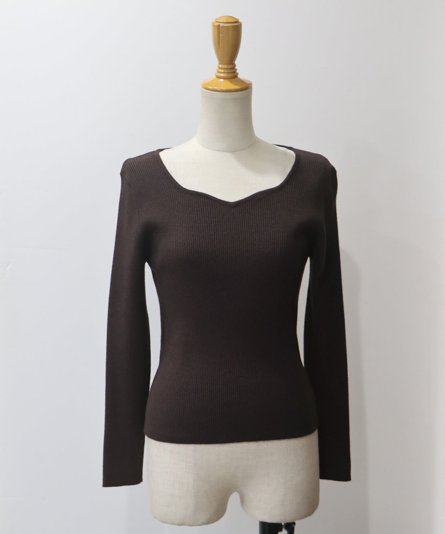 ハートネックリブニット