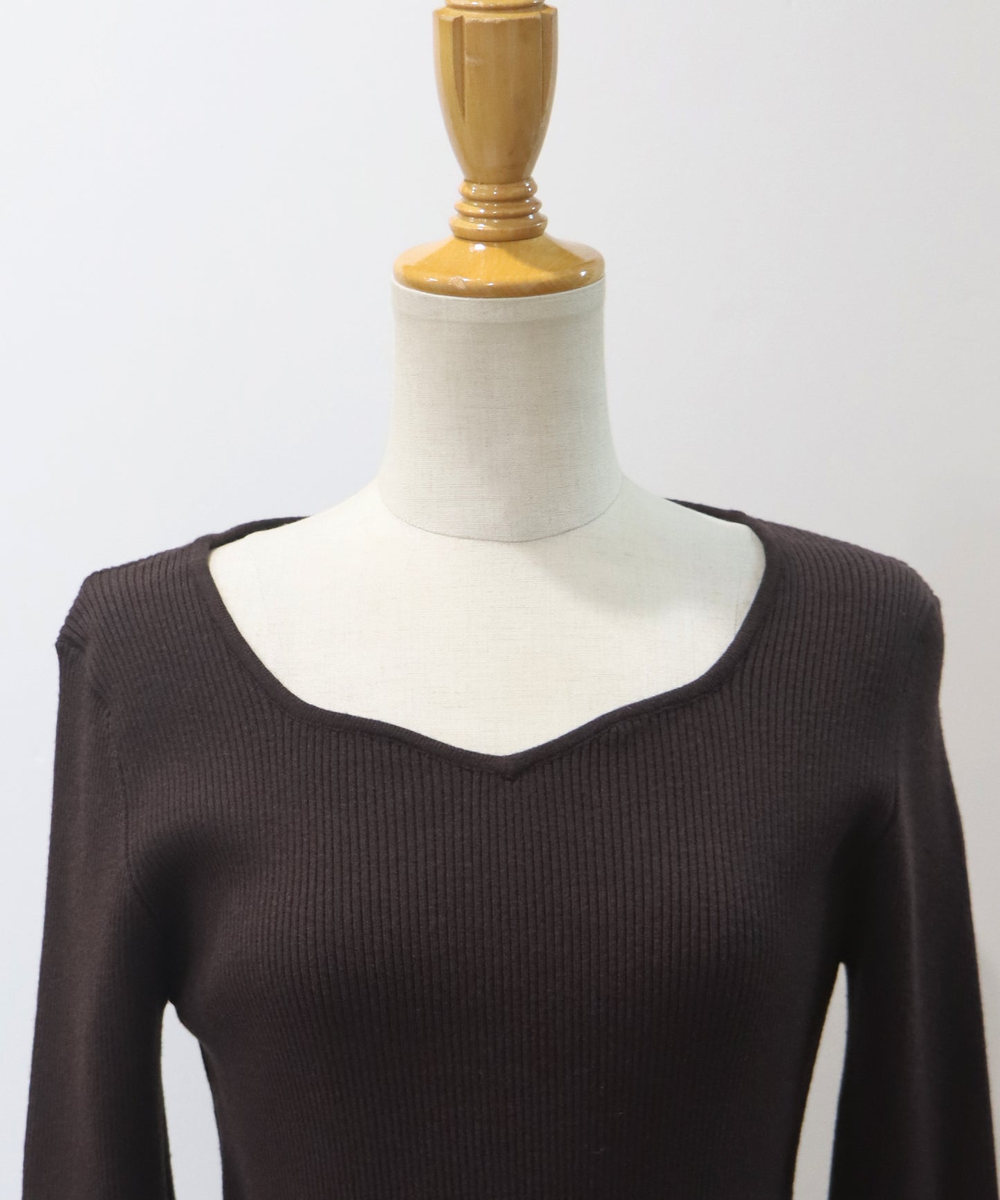 ハートネックリブニット