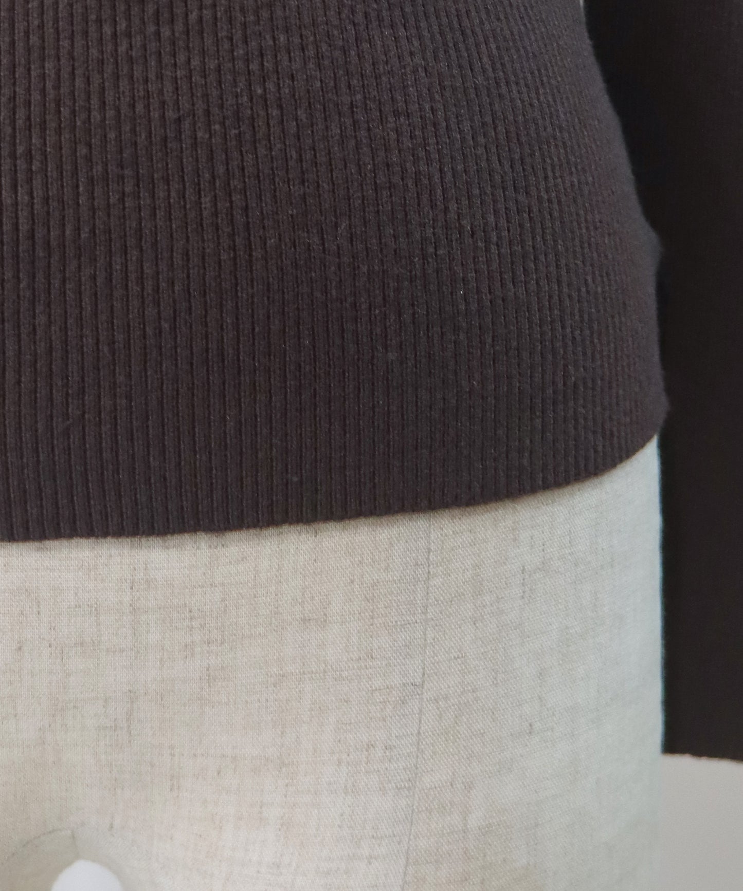 ハートネックリブニット