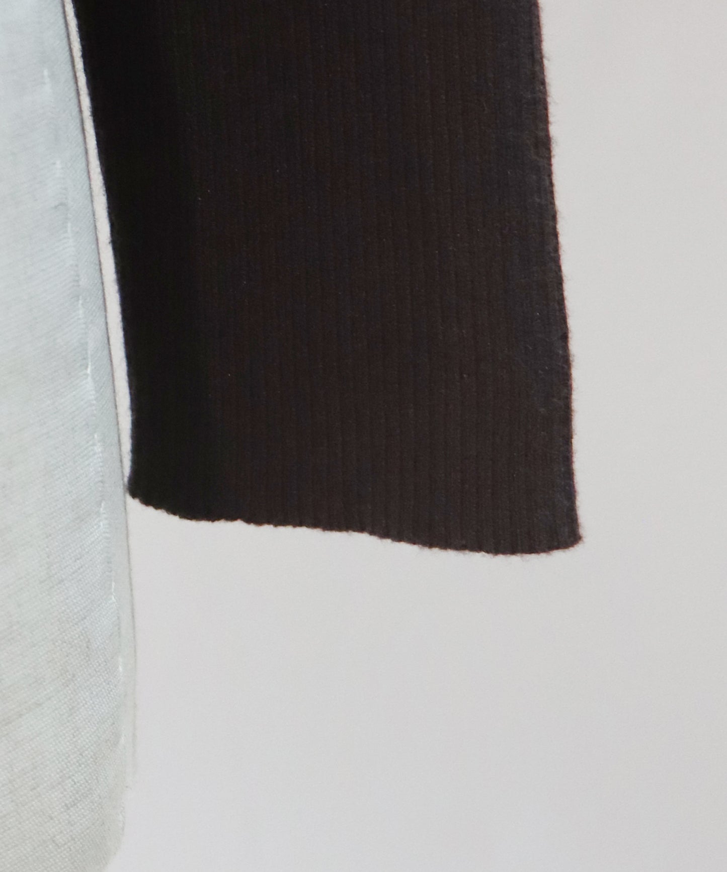 ハートネックリブニット