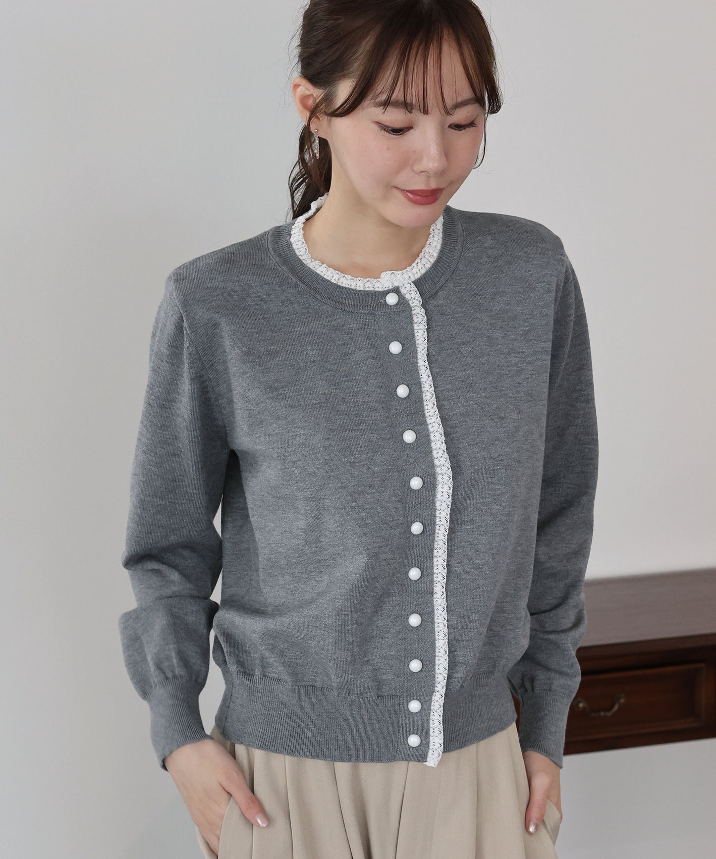 【早割5％OFF】レーストリムパールボタンカーディガン