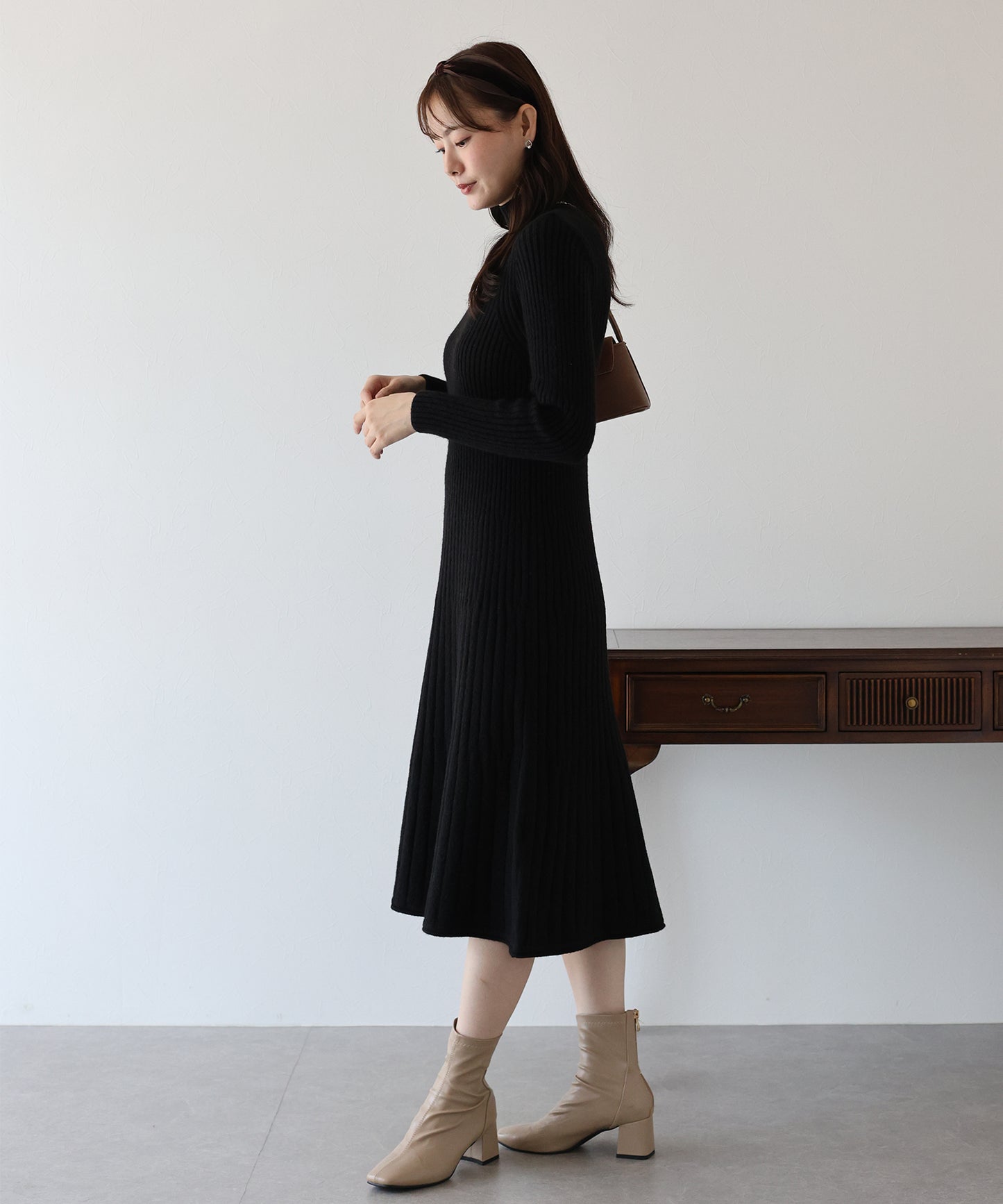 リブニットワンピース
