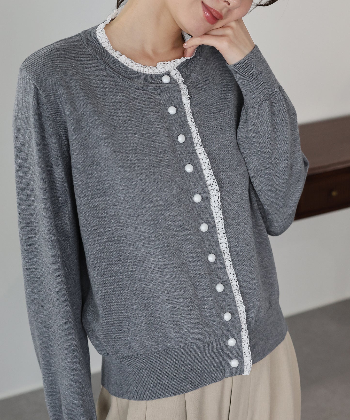 【早割5％OFF】レーストリムパールボタンカーディガン