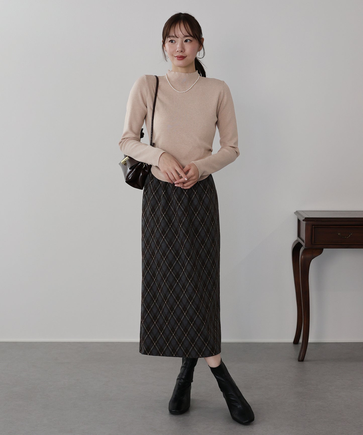 【早割5％OFF】サイドタックハイネックニット