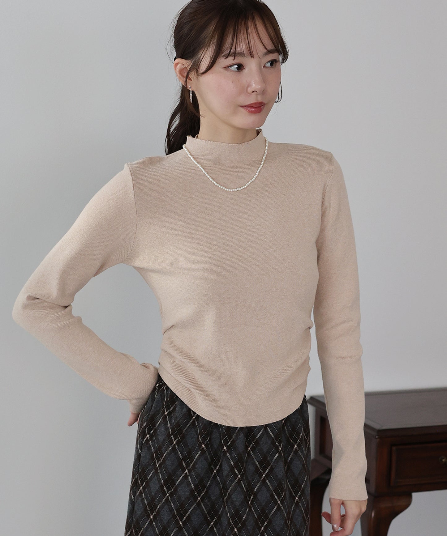 【早割5％OFF】サイドタックハイネックニット