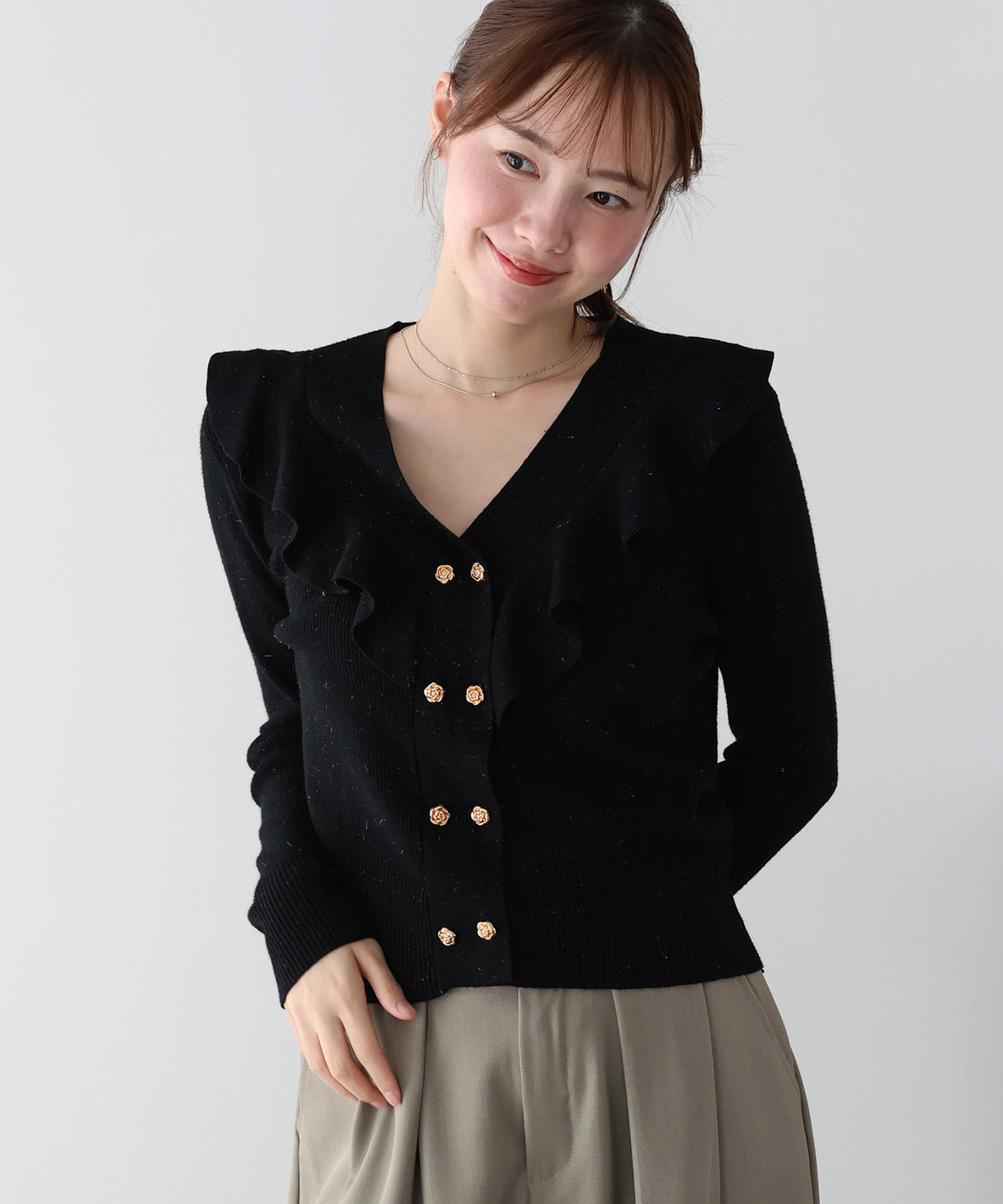 【早割5％OFF】ローズボタンフリルラメニットカーディガン