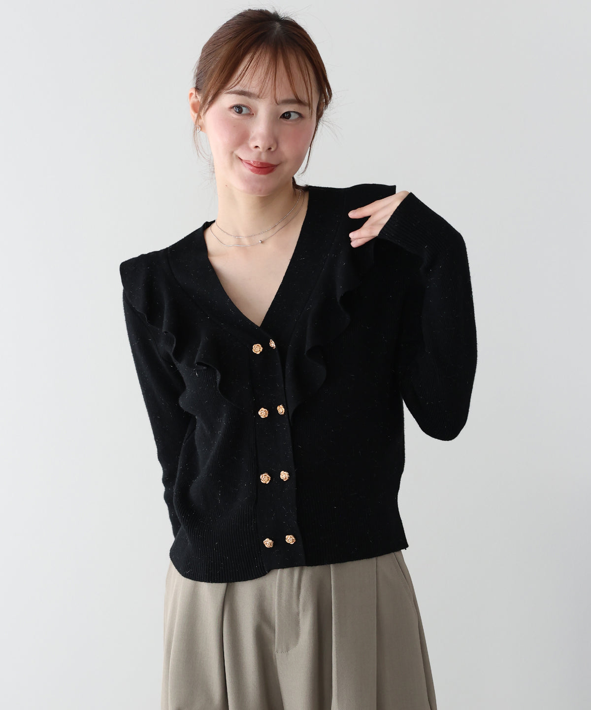 【早割5％OFF】ローズボタンフリルラメニットカーディガン