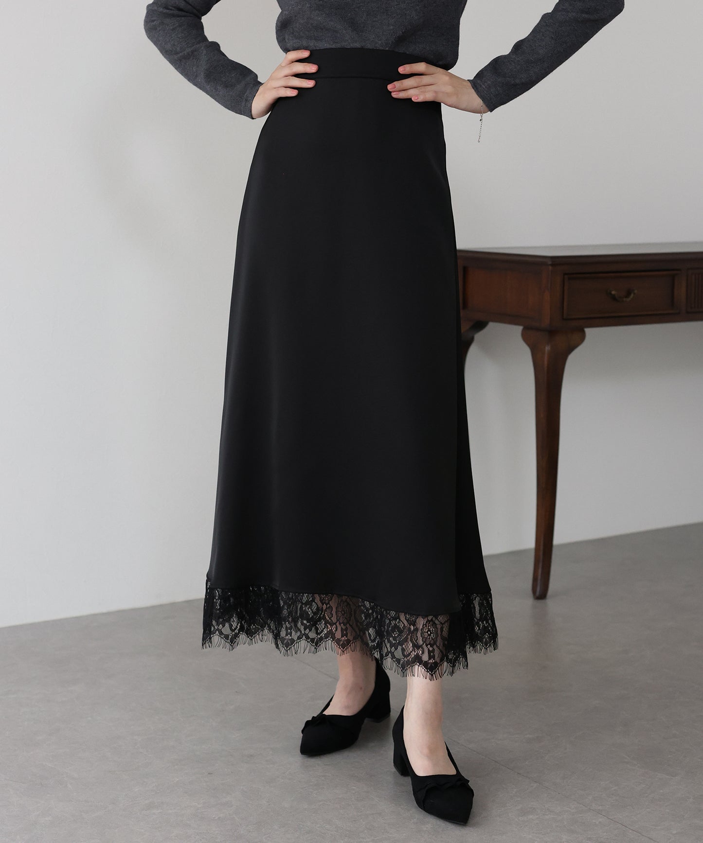 【早割5％OFF】レース切替サテンマーメイドスカート