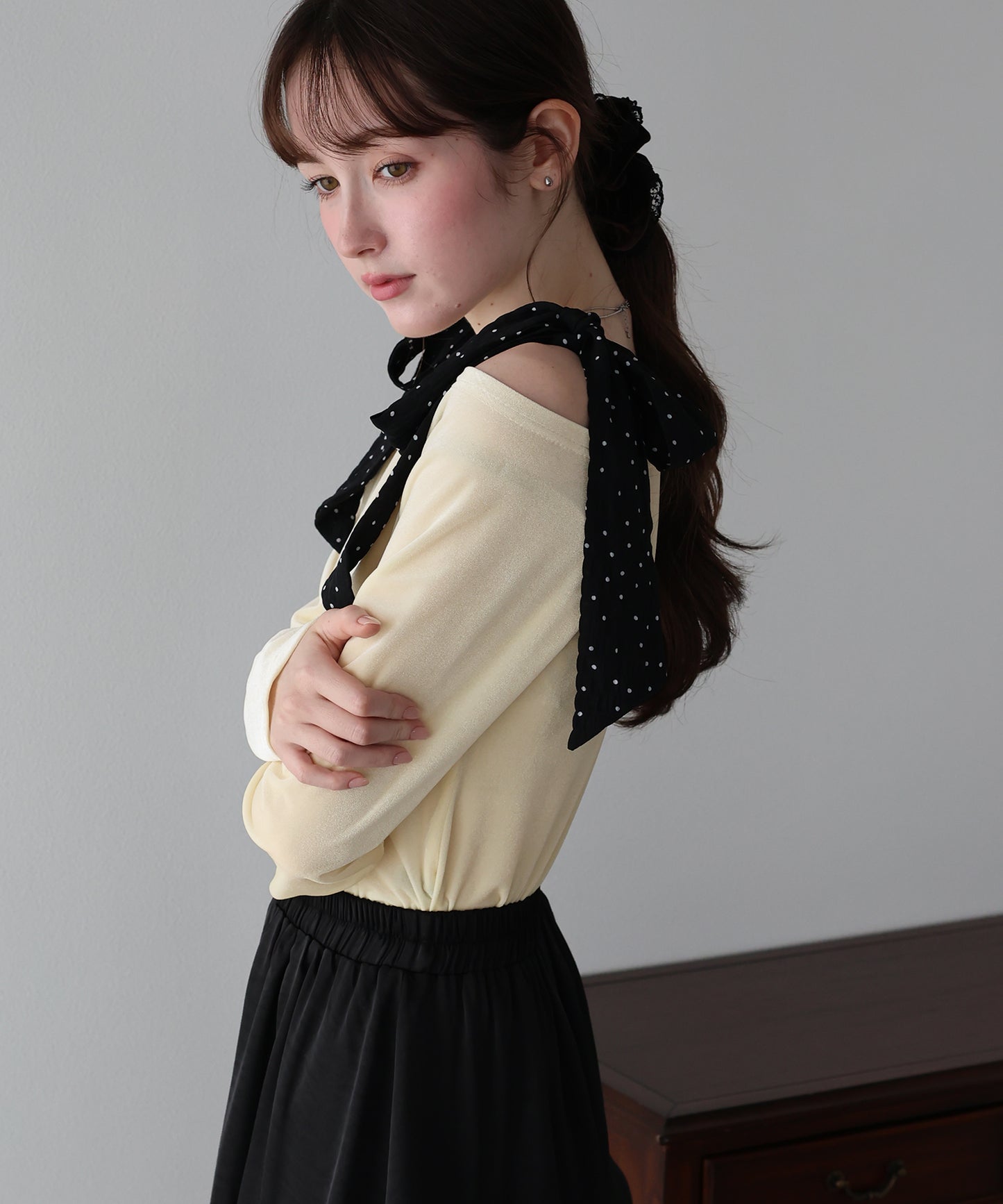 【早割5％OFF】ショルダードットリボンベロアトップス