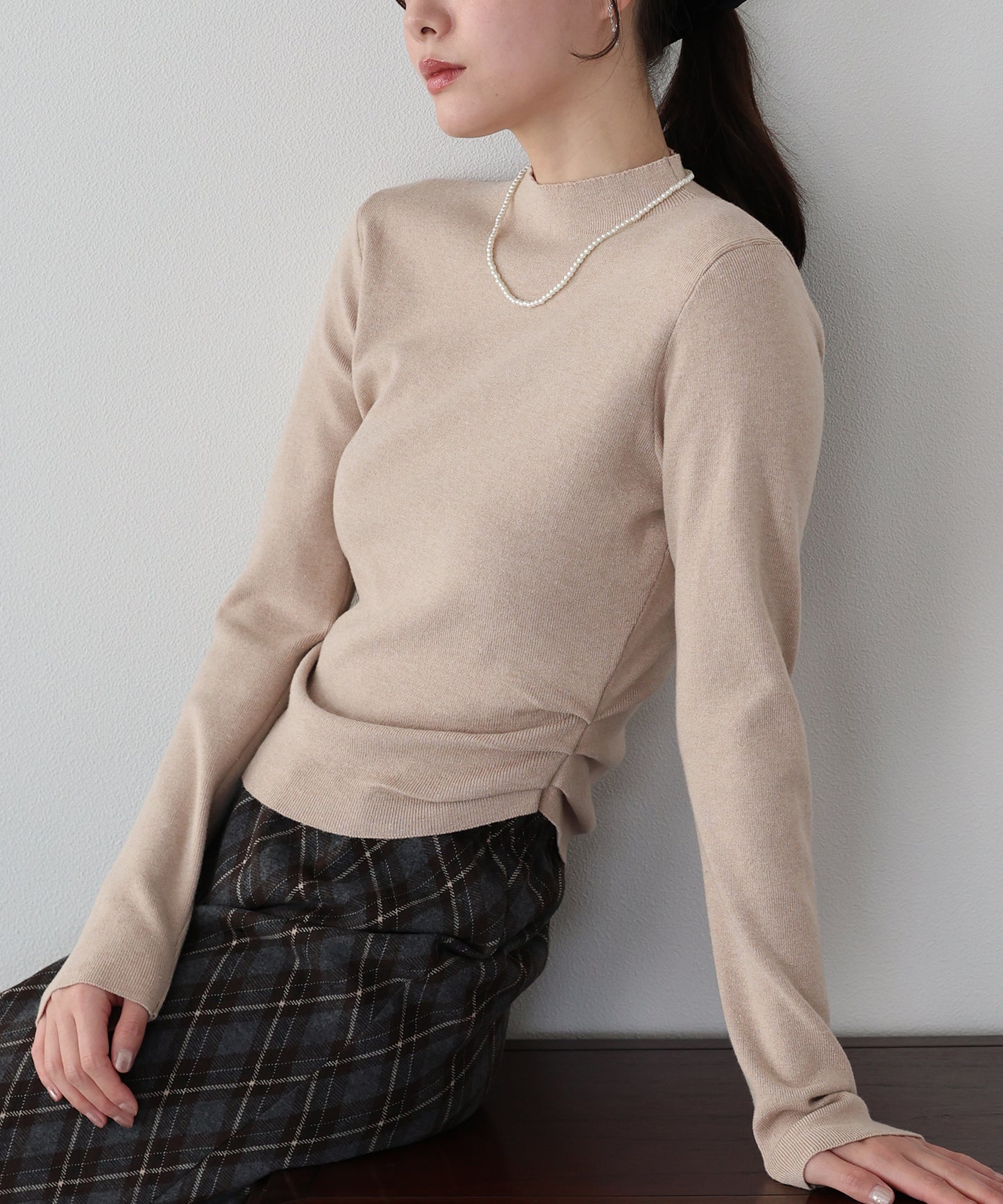 【早割5％OFF】サイドタックハイネックニット