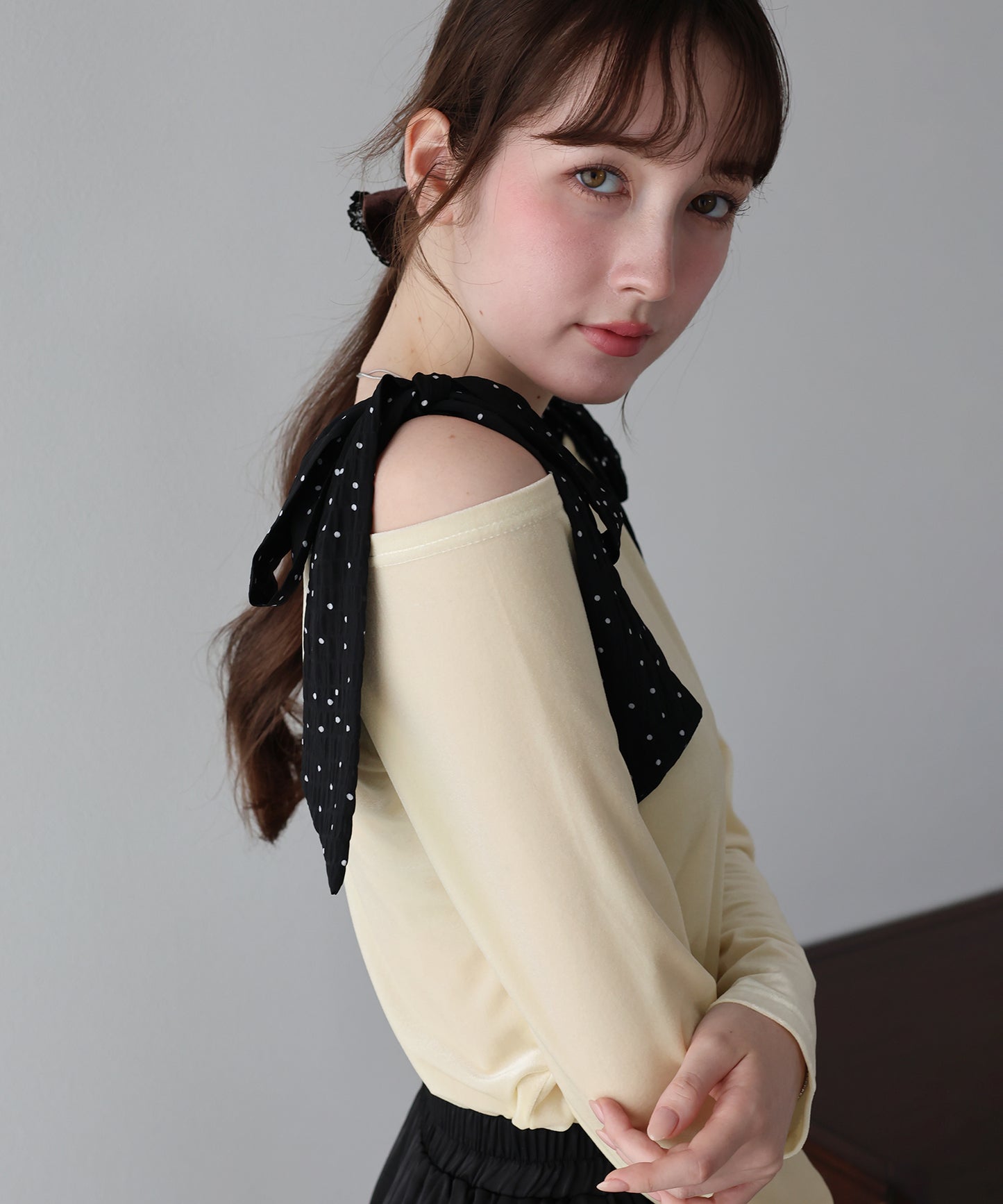 【早割5％OFF】ショルダードットリボンベロアトップス