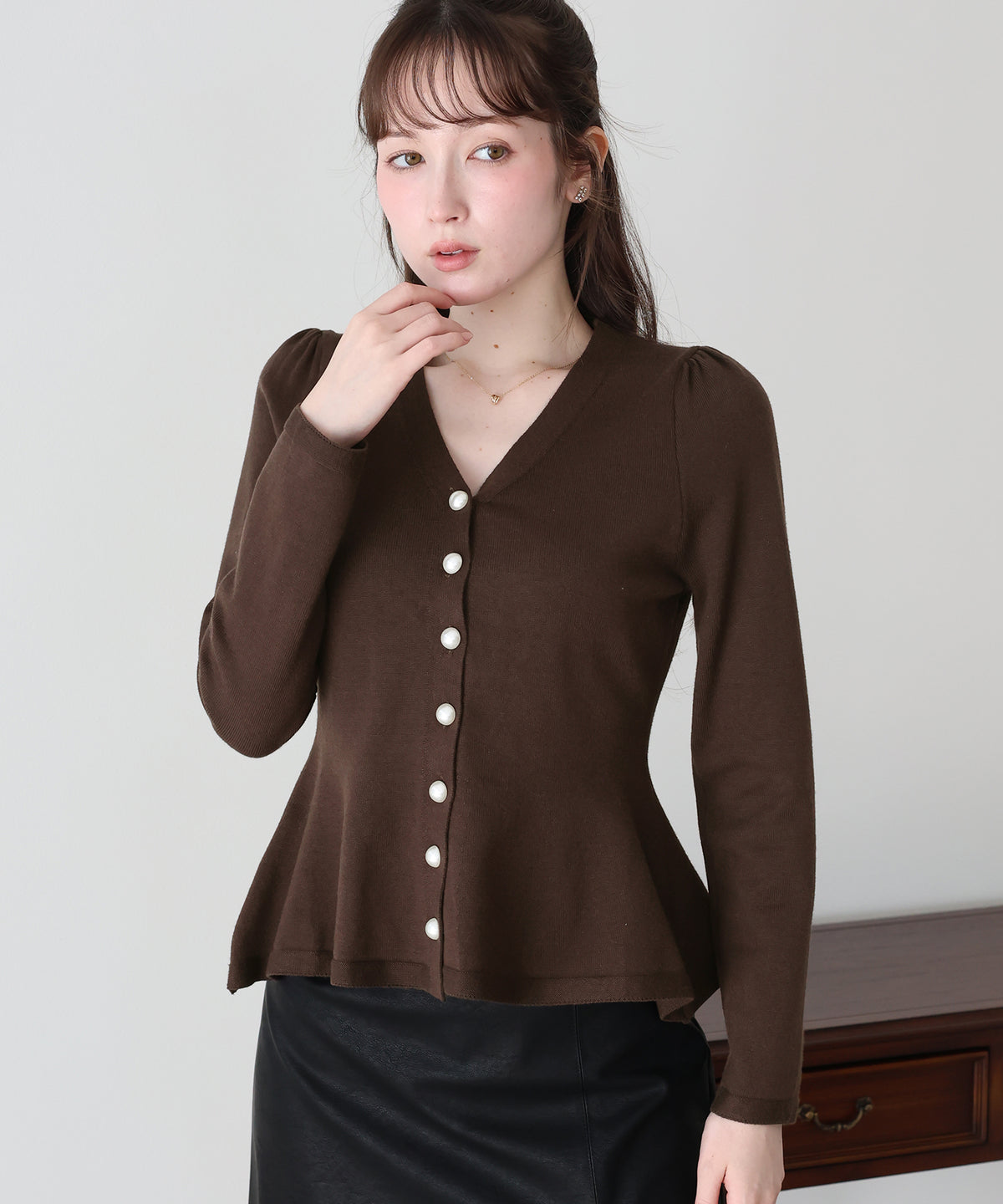 【早割5％OFF】Ｖネックペプラムカーディガン