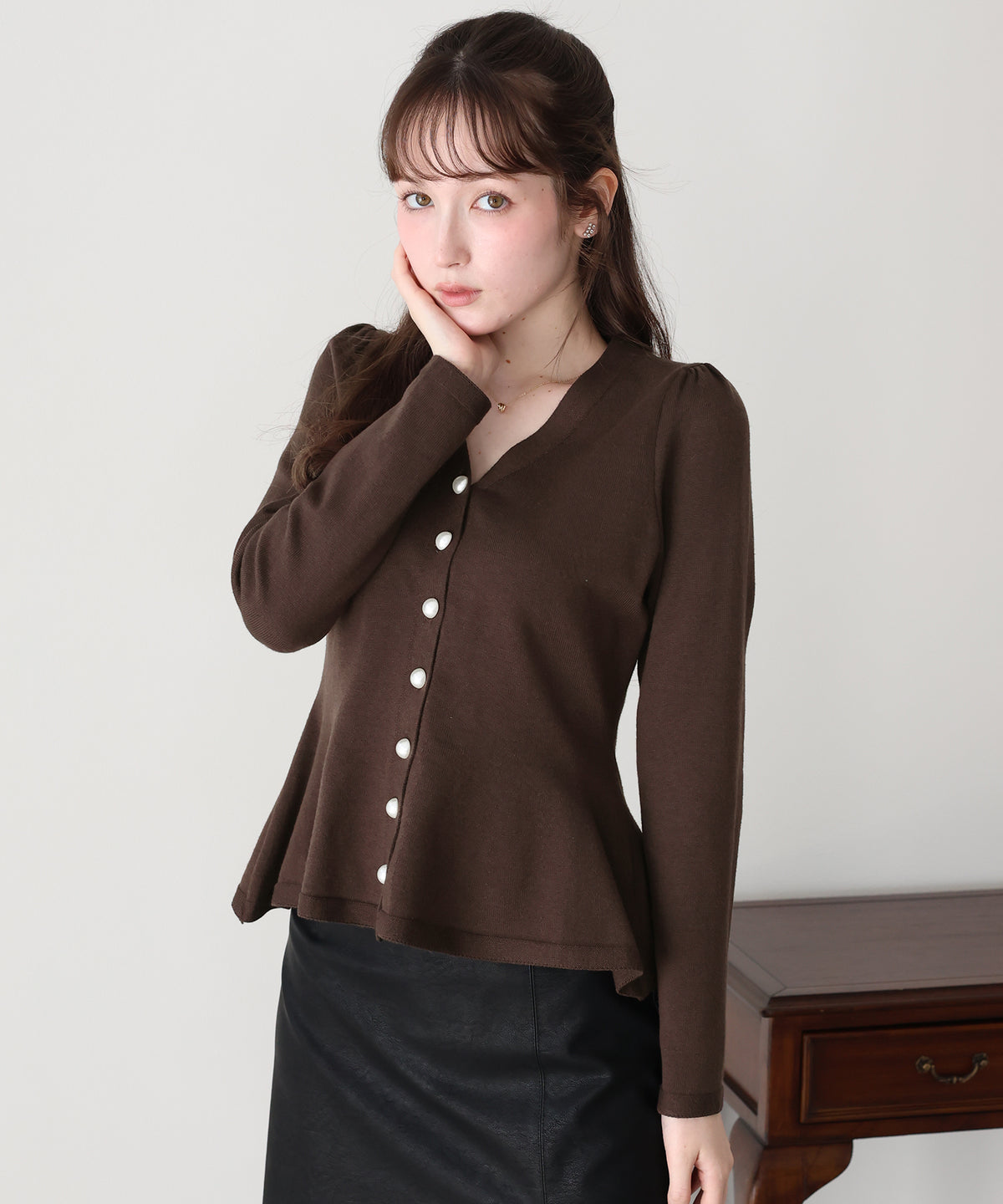 【早割5％OFF】Ｖネックペプラムカーディガン