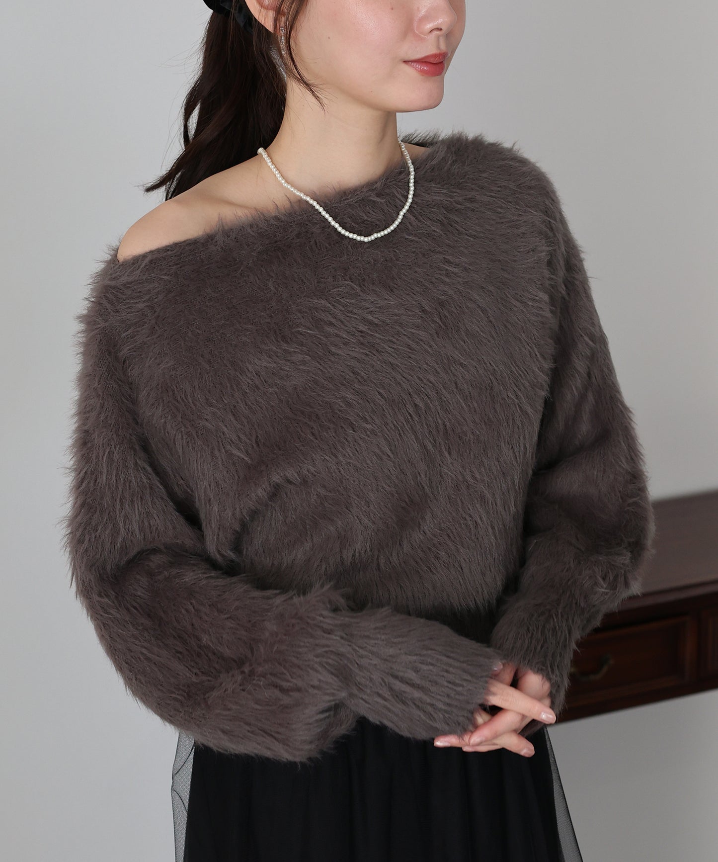 オフショルシャギーニット