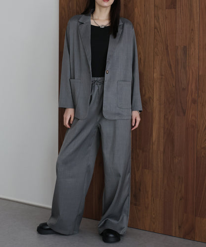 テーラードジャケット×パンツセットアップ