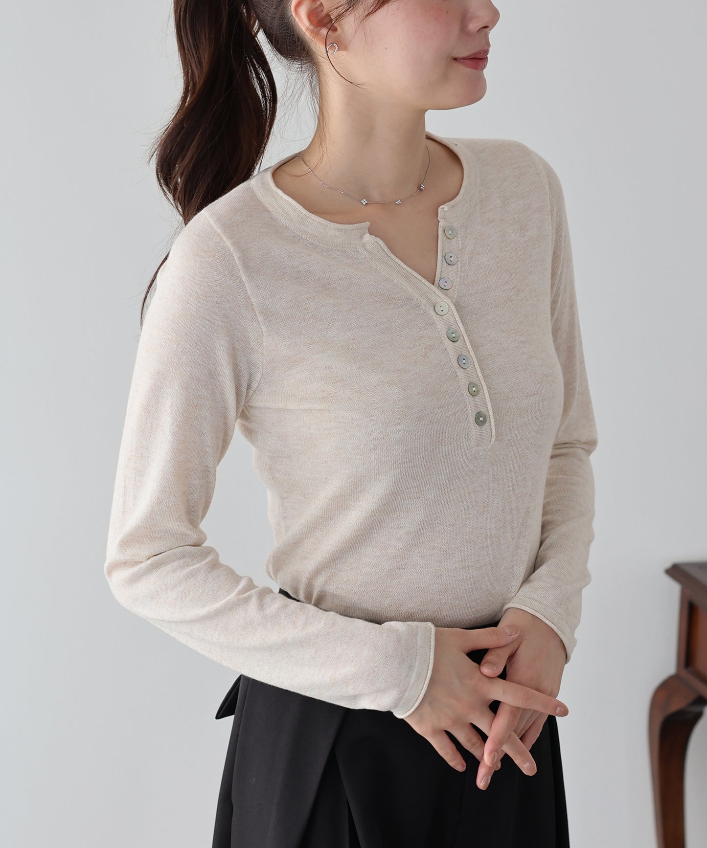 【早割5％OFF】シェルボタンヘンリーネックニット