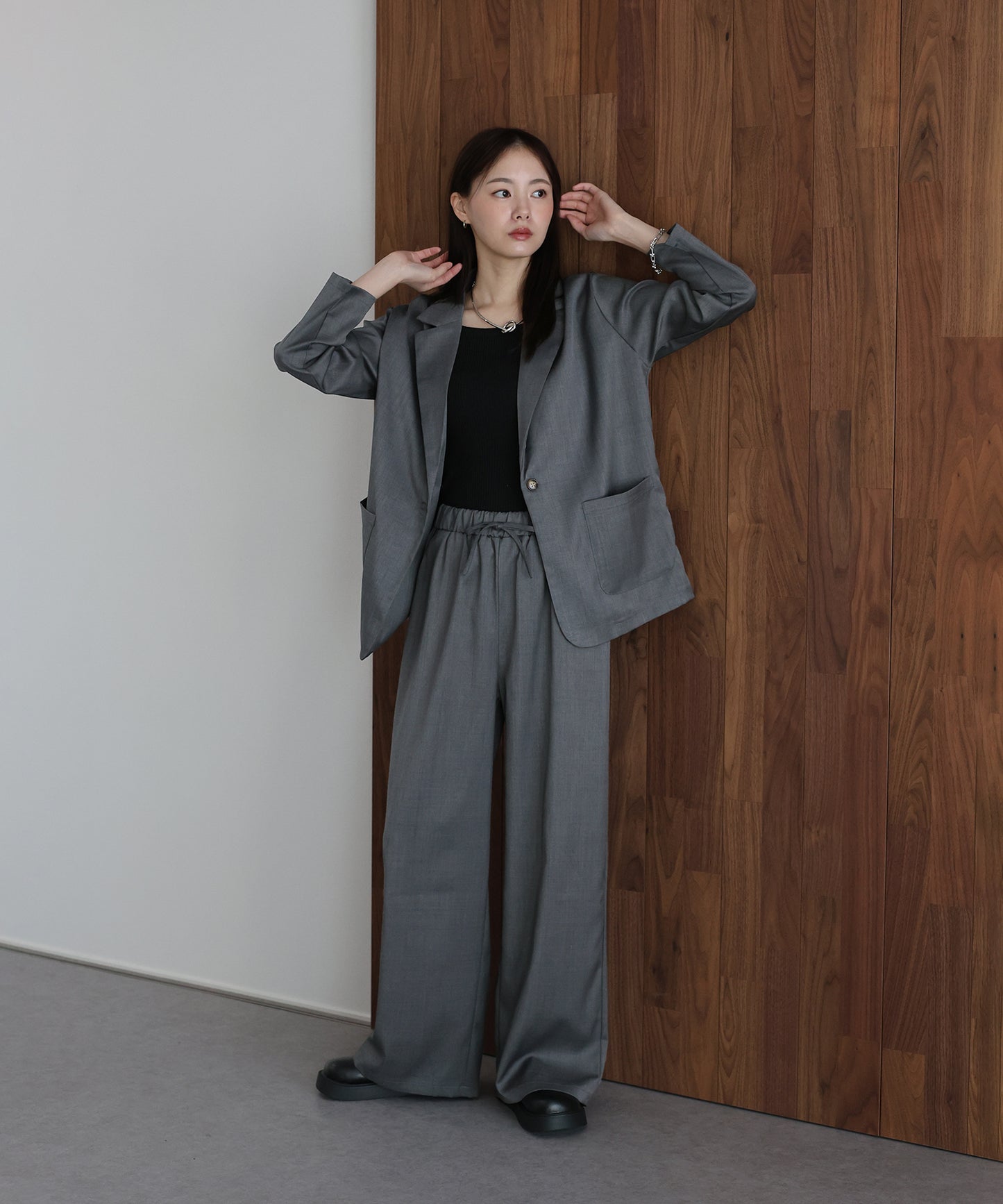 テーラードジャケット×パンツセットアップ