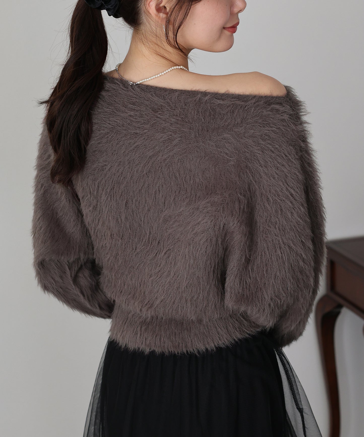 オフショルシャギーニット