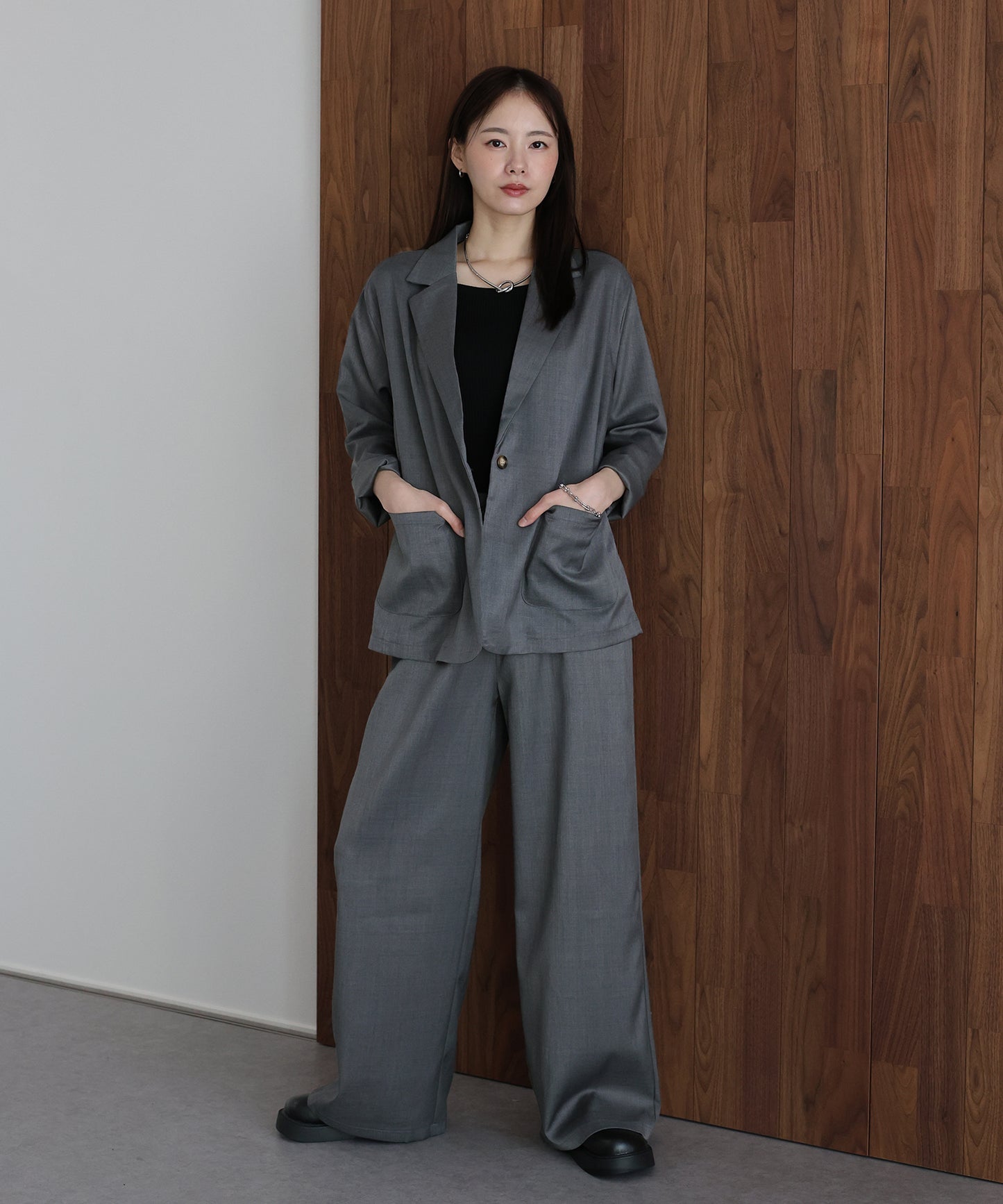 テーラードジャケット×パンツセットアップ