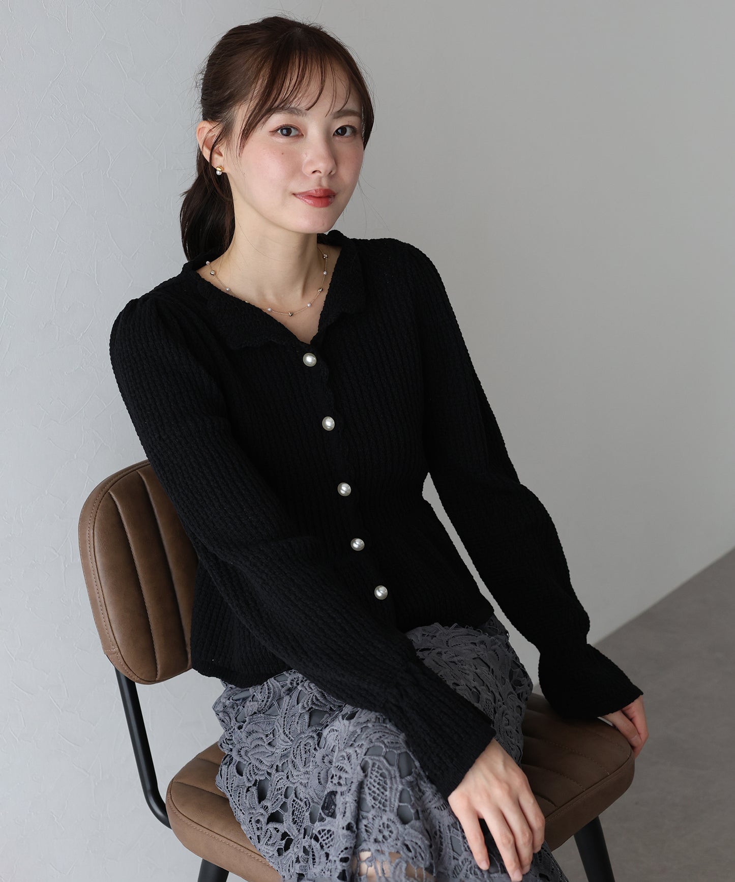 【早割5％OFF】パールボタンペプラムニット
