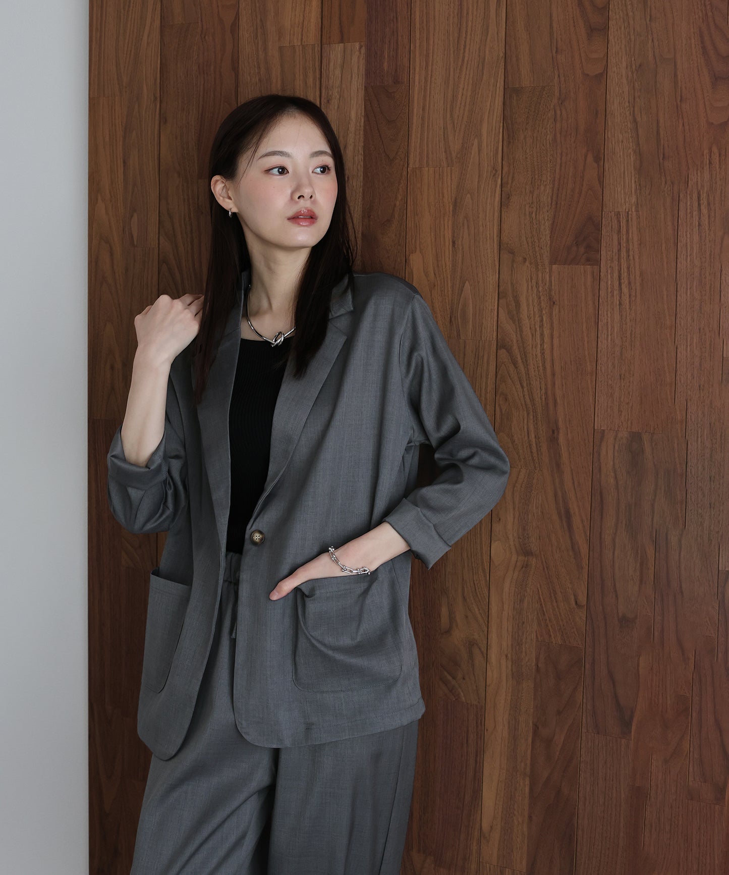 テーラードジャケット×パンツセットアップ