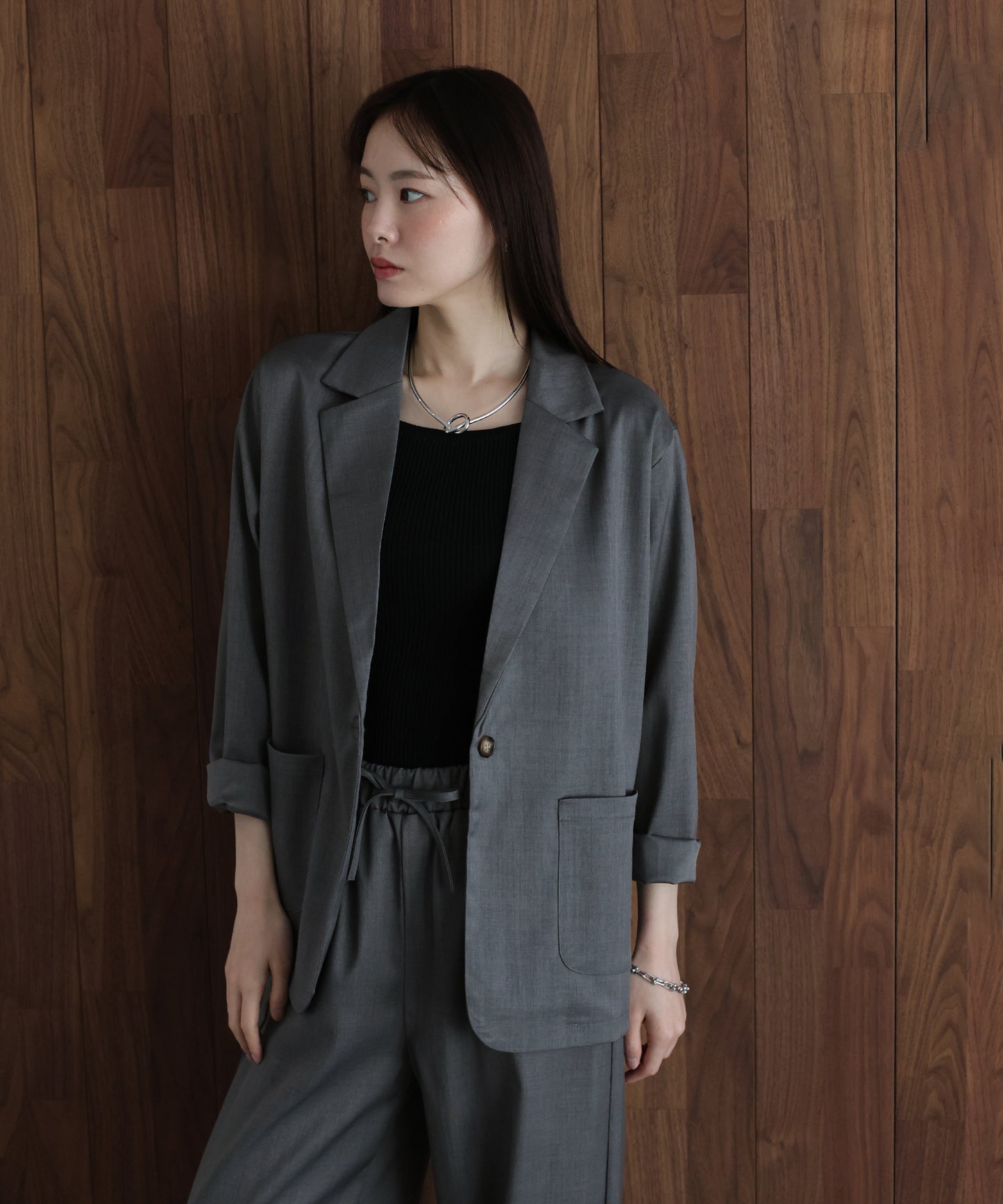 テーラードジャケット×パンツセットアップ