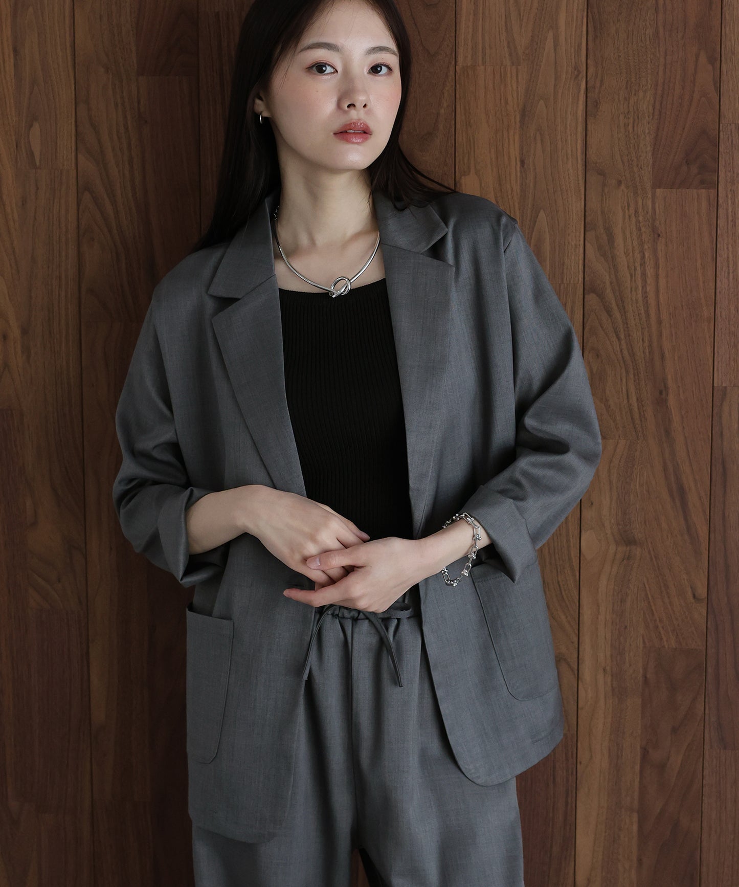 テーラードジャケット×パンツセットアップ