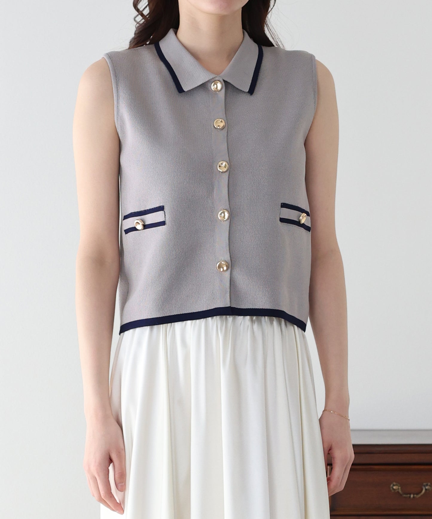 【早割5％OFF】ゴールドボタンノースリーブポロニット