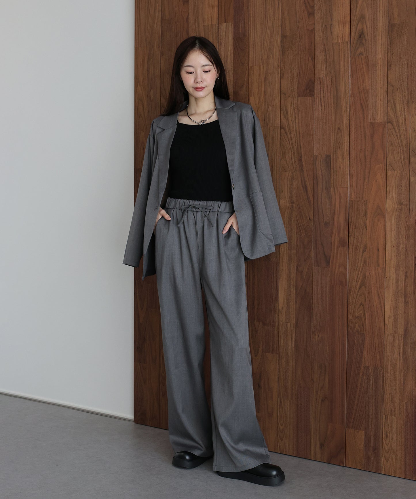 テーラードジャケット×パンツセットアップ