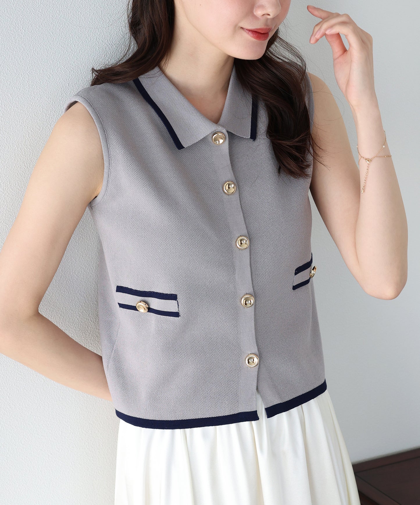 【早割5％OFF】ゴールドボタンノースリーブポロニット