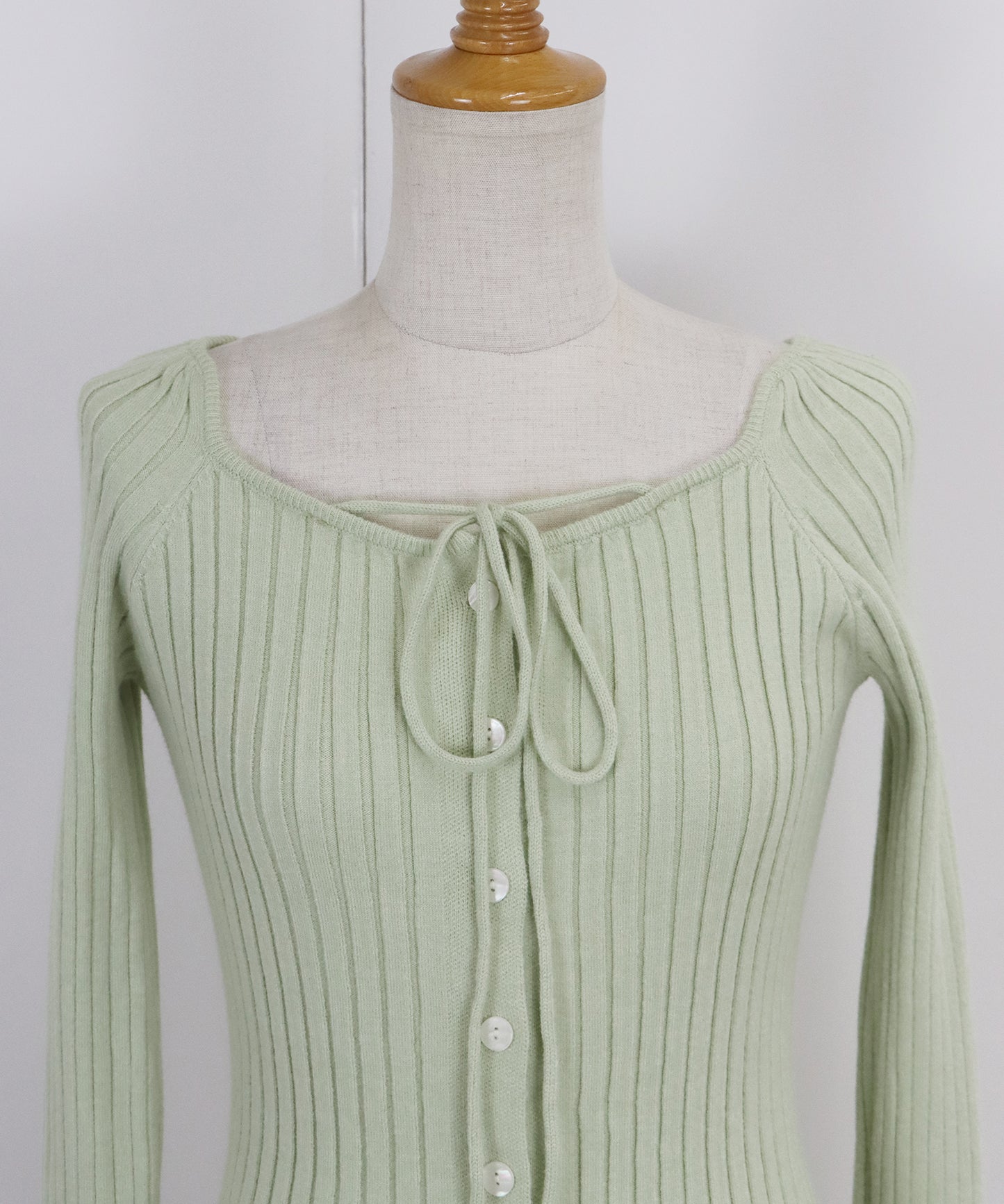 リボンチョーカーリブニット