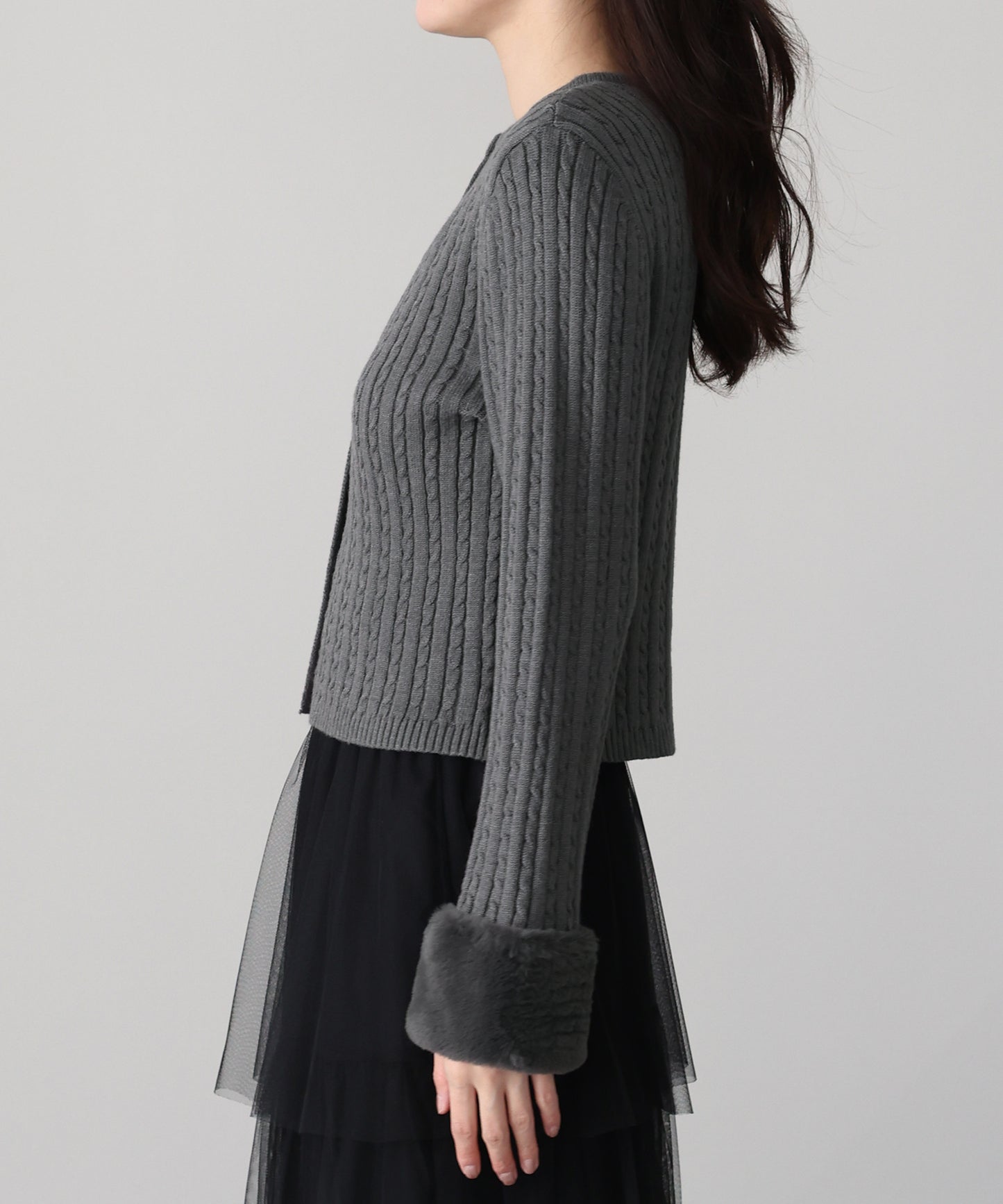 【早割5％OFF】袖ファーケーブルカーディガン