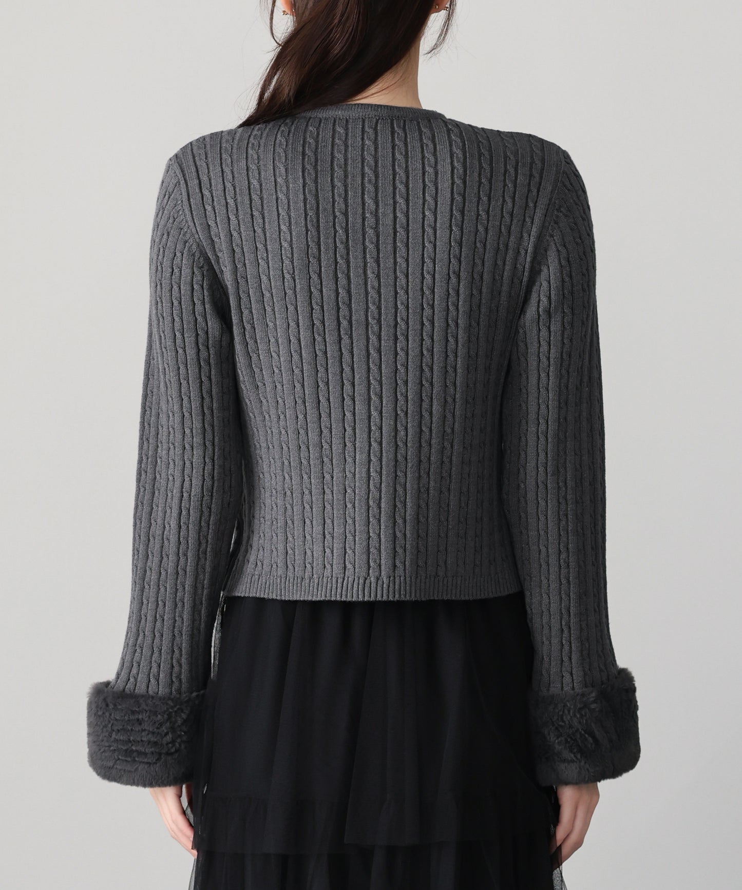 【早割5％OFF】袖ファーケーブルカーディガン