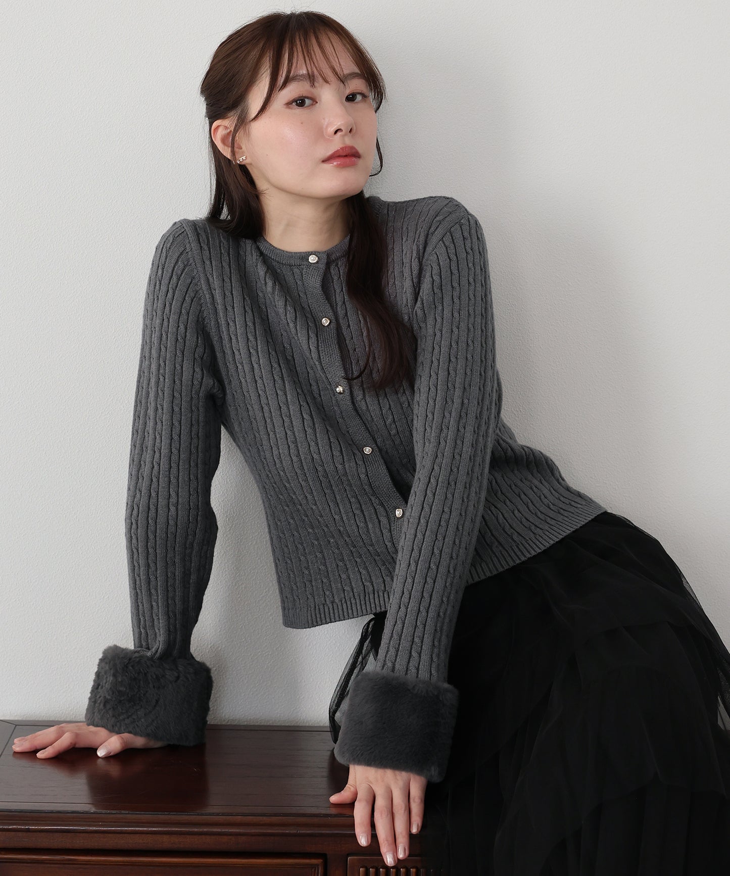 【早割5％OFF】袖ファーケーブルカーディガン